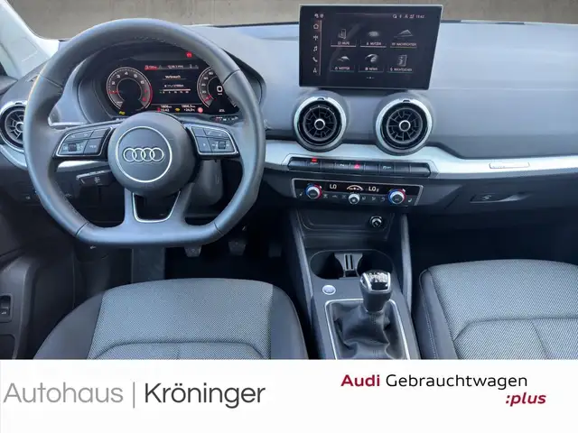 Audi Q2 view 13