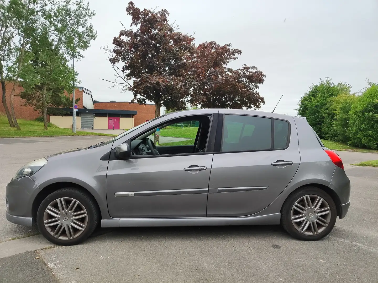 Renault Clio III 1.6 16V 128 GT - 2
