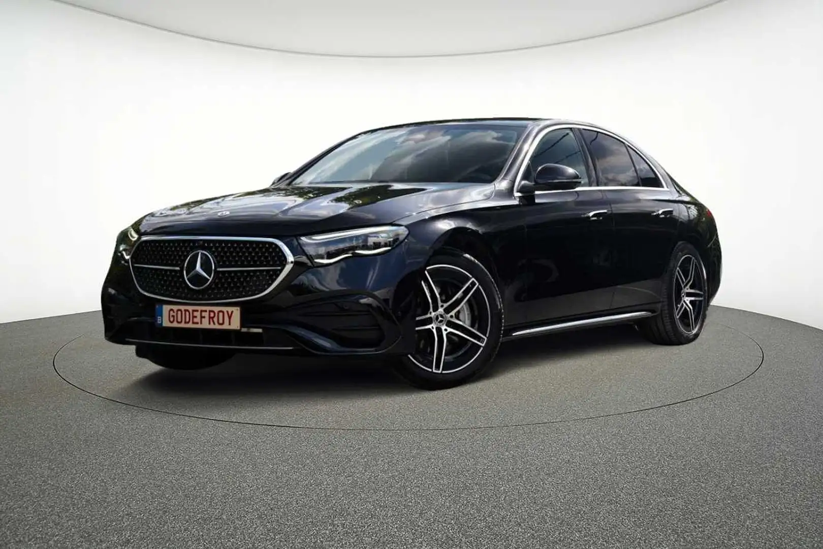 Mercedes-Benz E 300 e Limousine Pano / Digital Light / 360 / Distronic Nero - 1