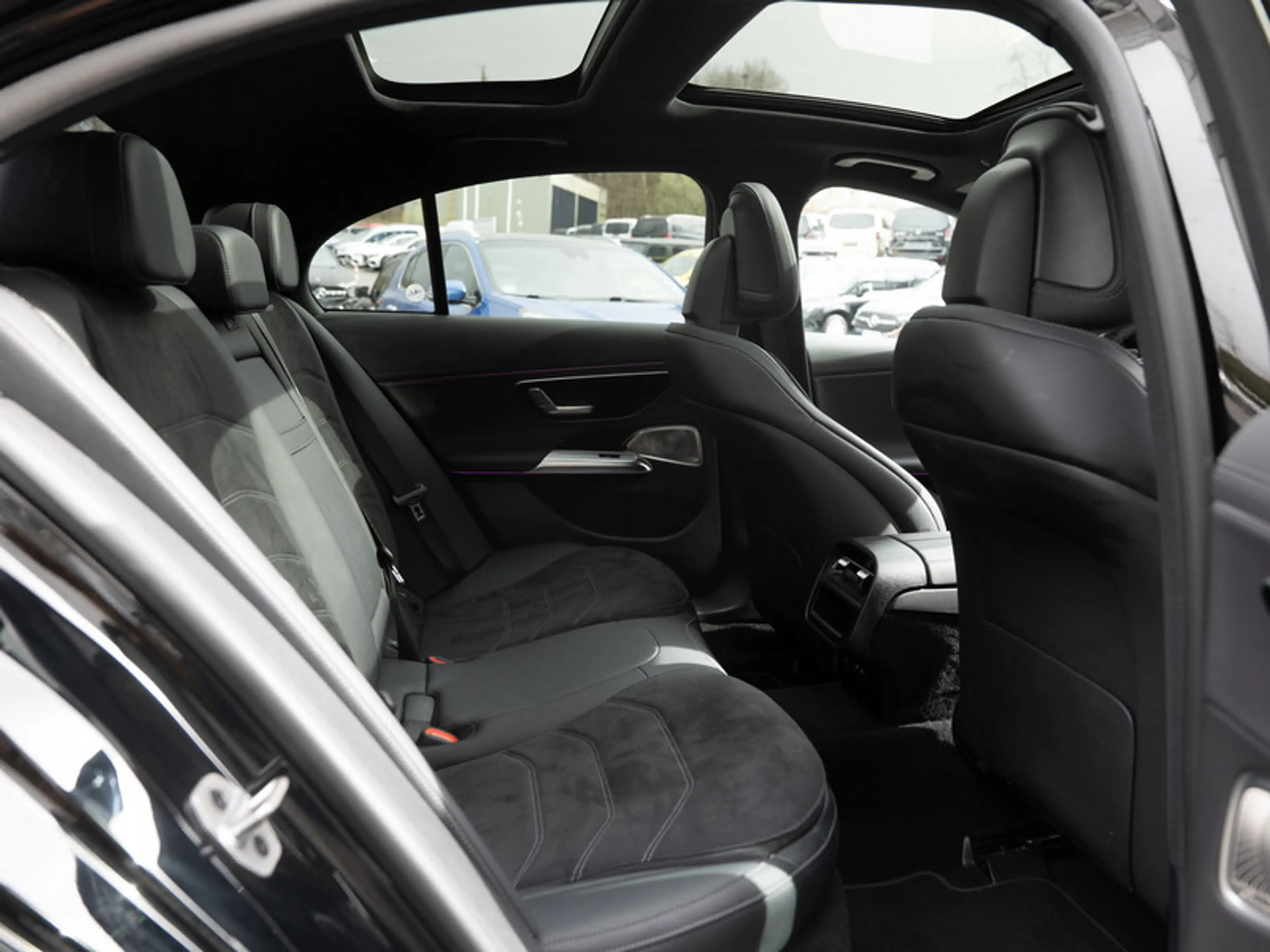 Mercedes-Benz E 450 d 4MATIC Limousine AMG-Sport+Burm+Pano+AHK — photo 5