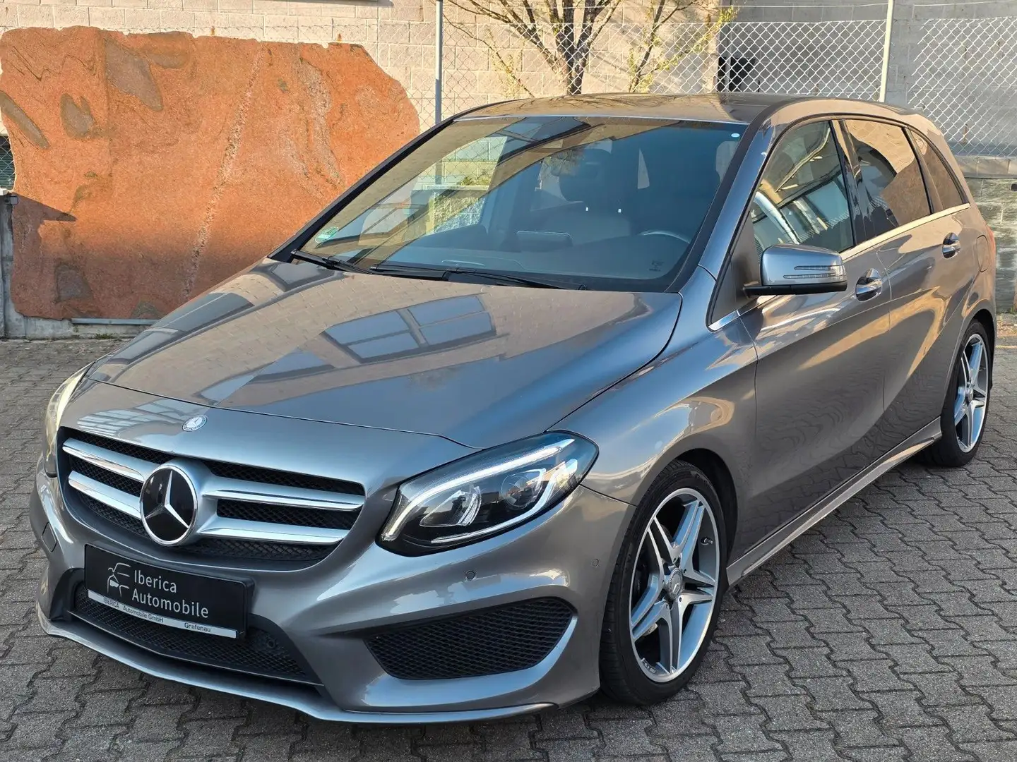 Mercedes-Benz B 200 AMG-PAKET*NAVI*XENON*KAMERA*DISTRONIC Gris - 1