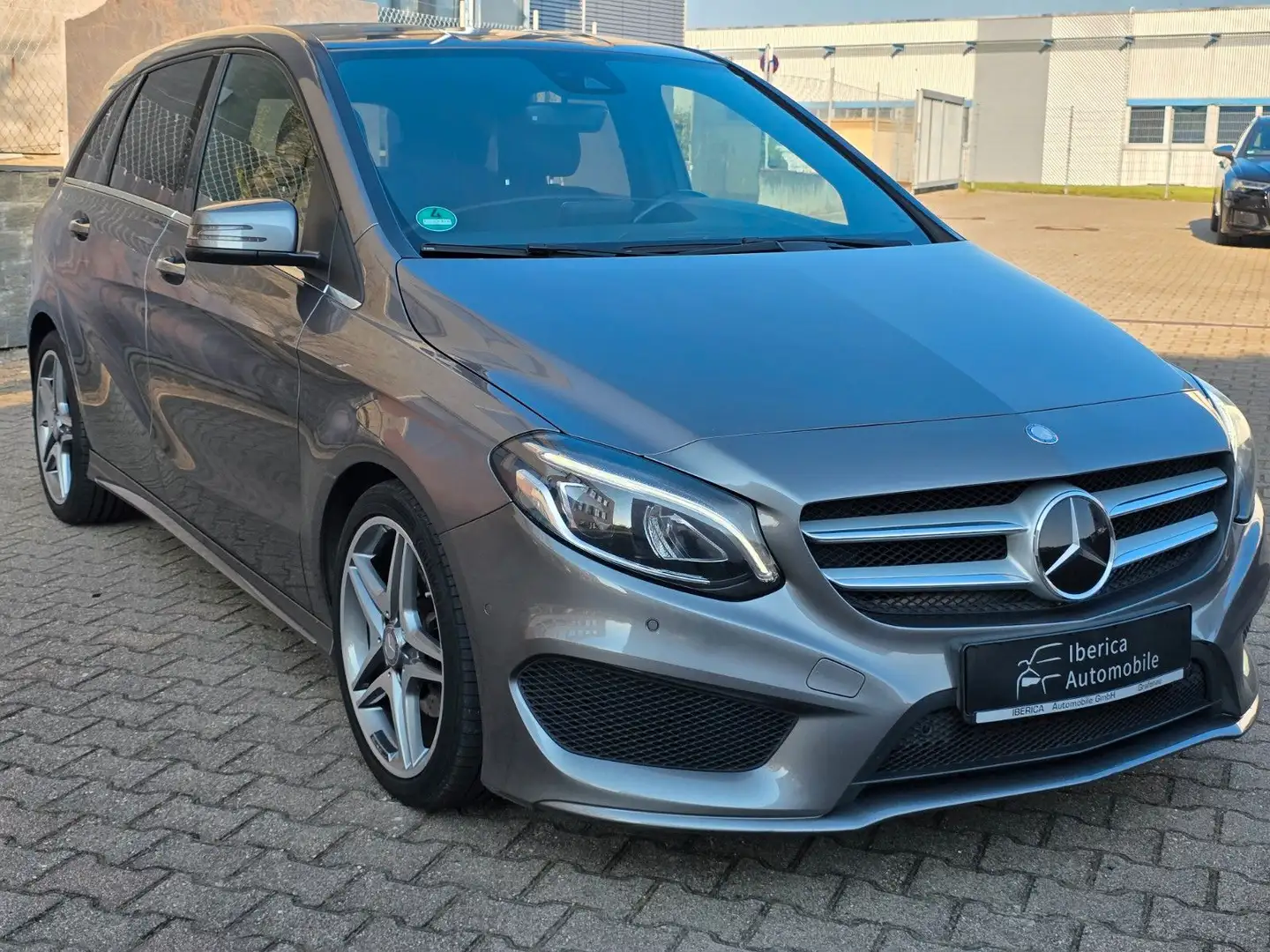 Mercedes-Benz B 200 AMG-PAKET*NAVI*XENON*KAMERA*DISTRONIC Gris - 2