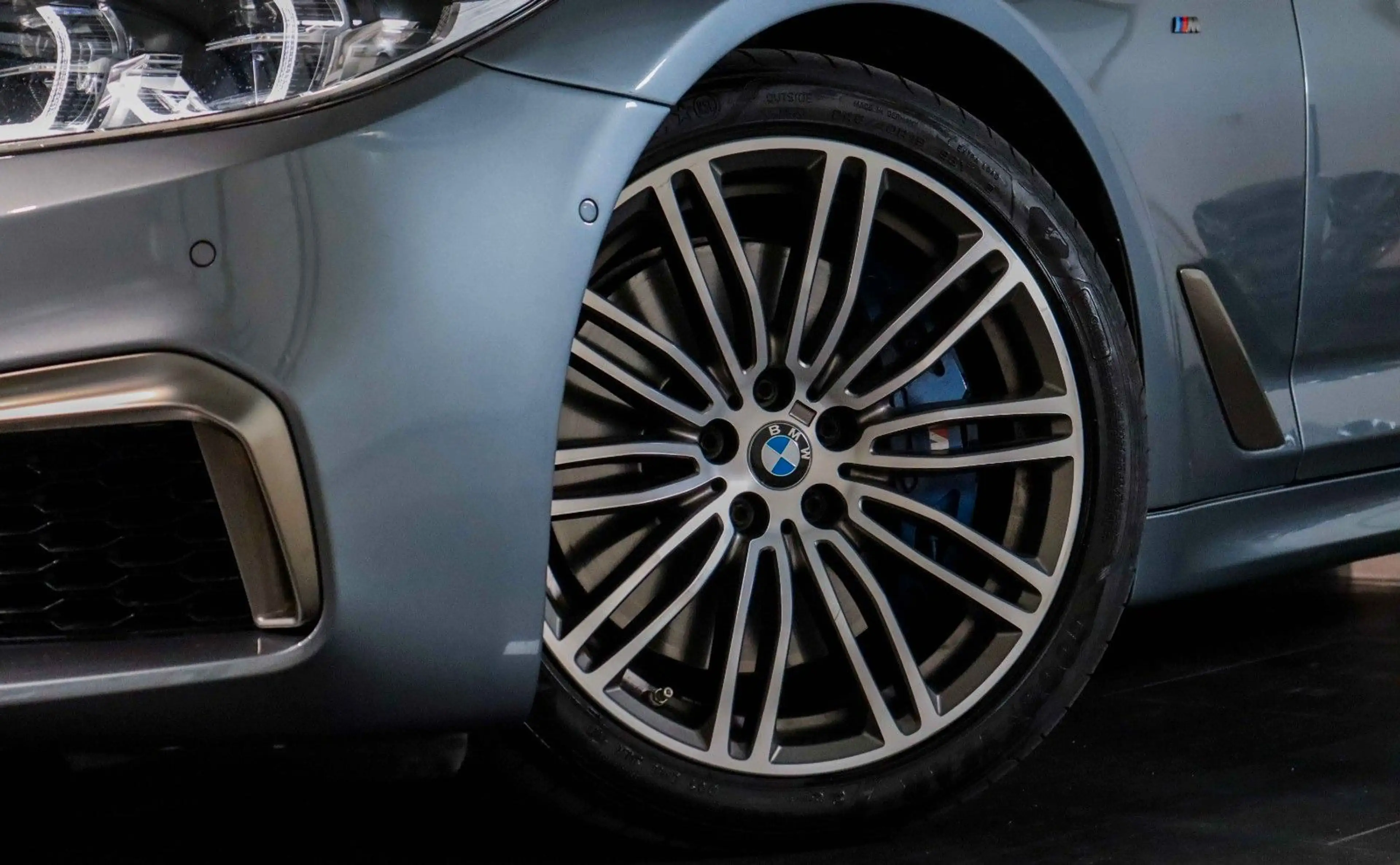 BMW 550 i xDrive GLASDACH*SOFT-CLOSE*KEYLES*H&K*VOLL — photo 9