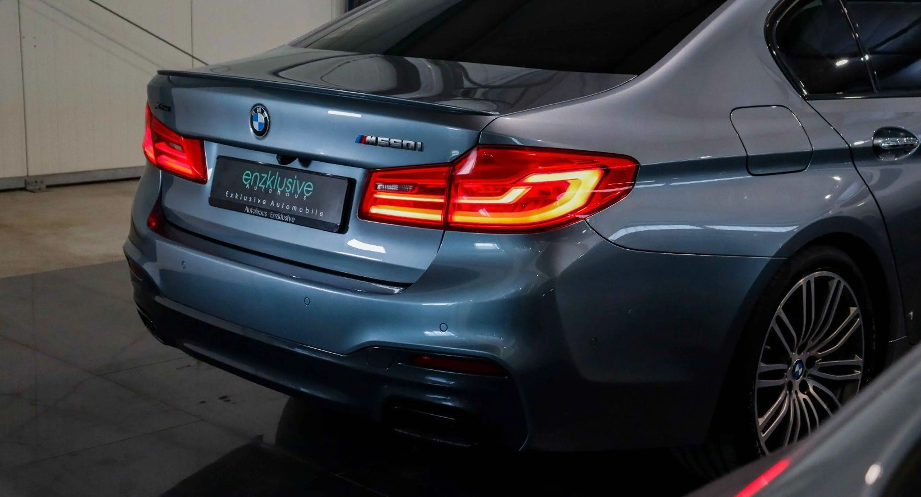 BMW 550 i xDrive GLASDACH*SOFT-CLOSE*KEYLES*H&K*VOLL — photo 12