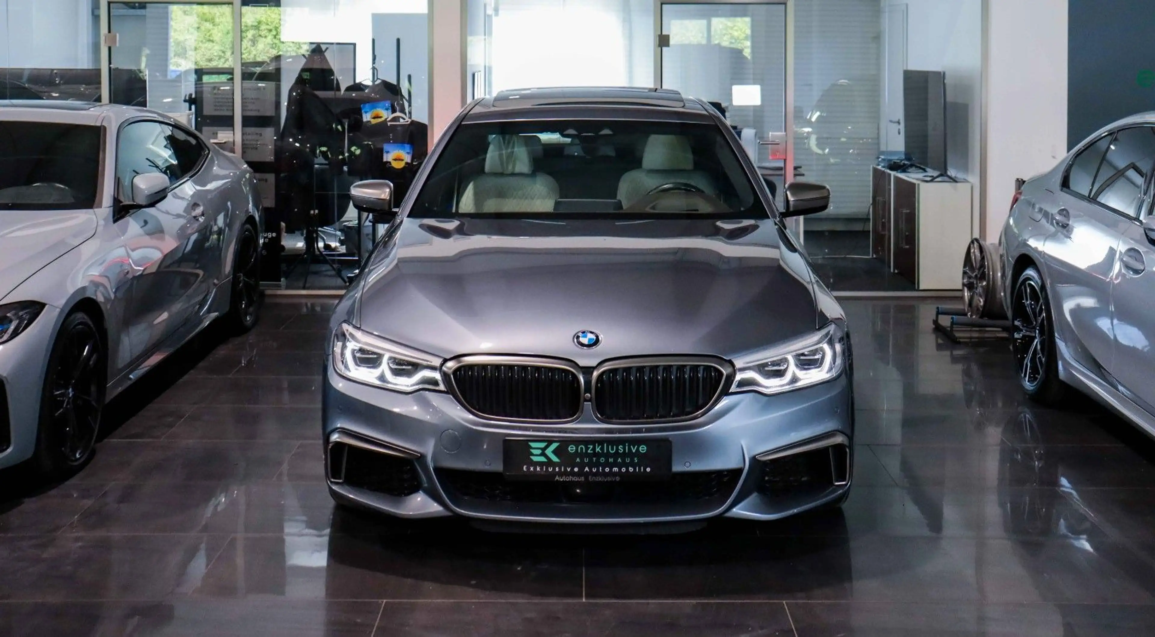BMW 550 i xDrive GLASDACH*SOFT-CLOSE*KEYLES*H&K*VOLL — photo 4