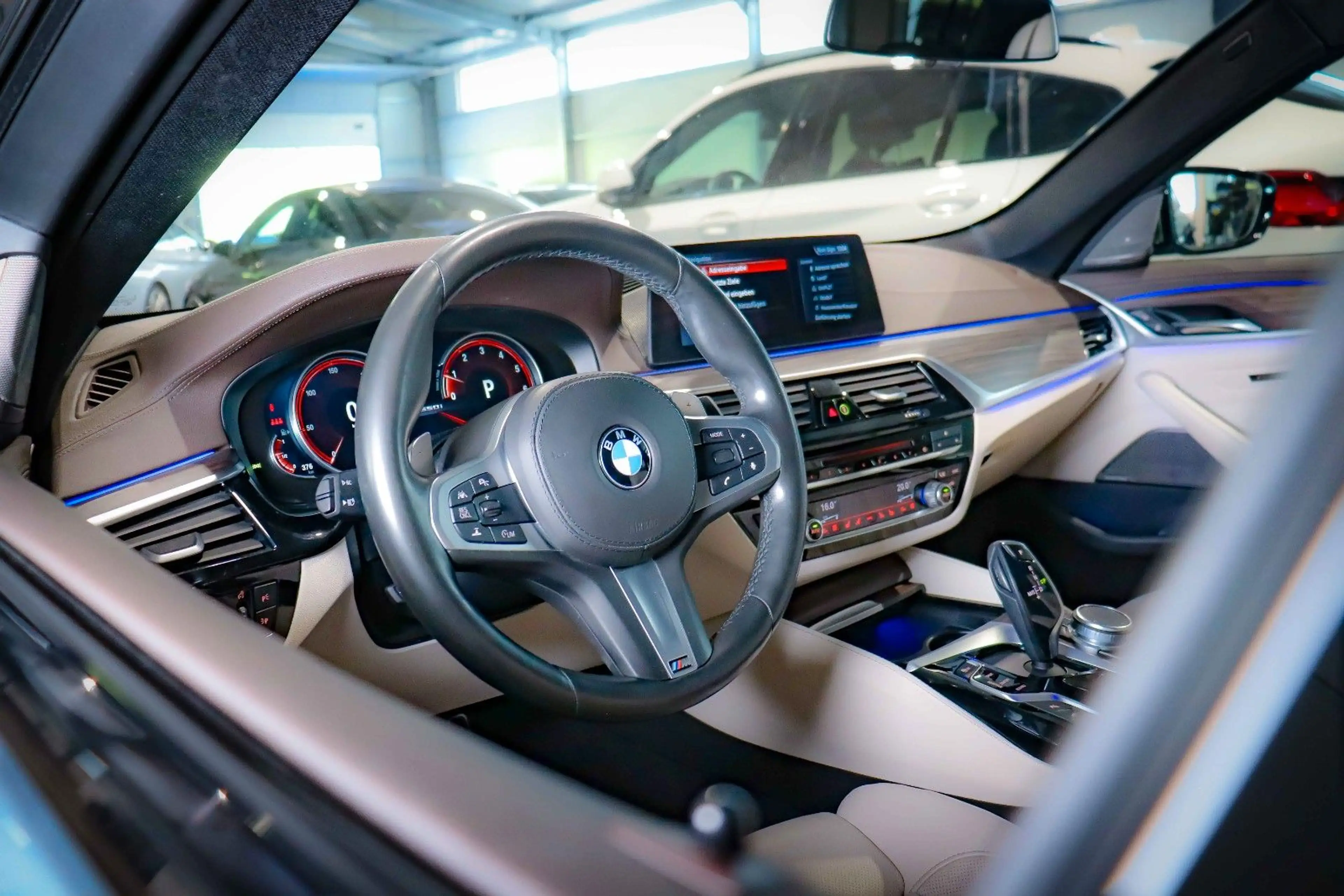 BMW 550 i xDrive GLASDACH*SOFT-CLOSE*KEYLES*H&K*VOLL — photo 15