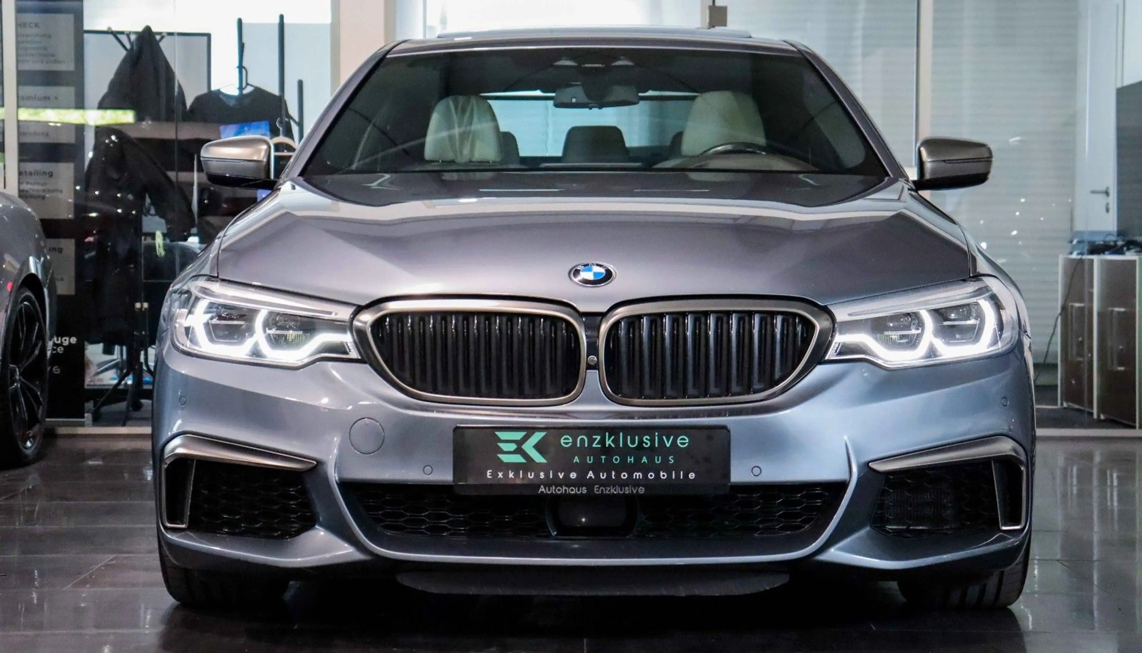 BMW 550 i xDrive GLASDACH*SOFT-CLOSE*KEYLES*H&K*VOLL — photo 3