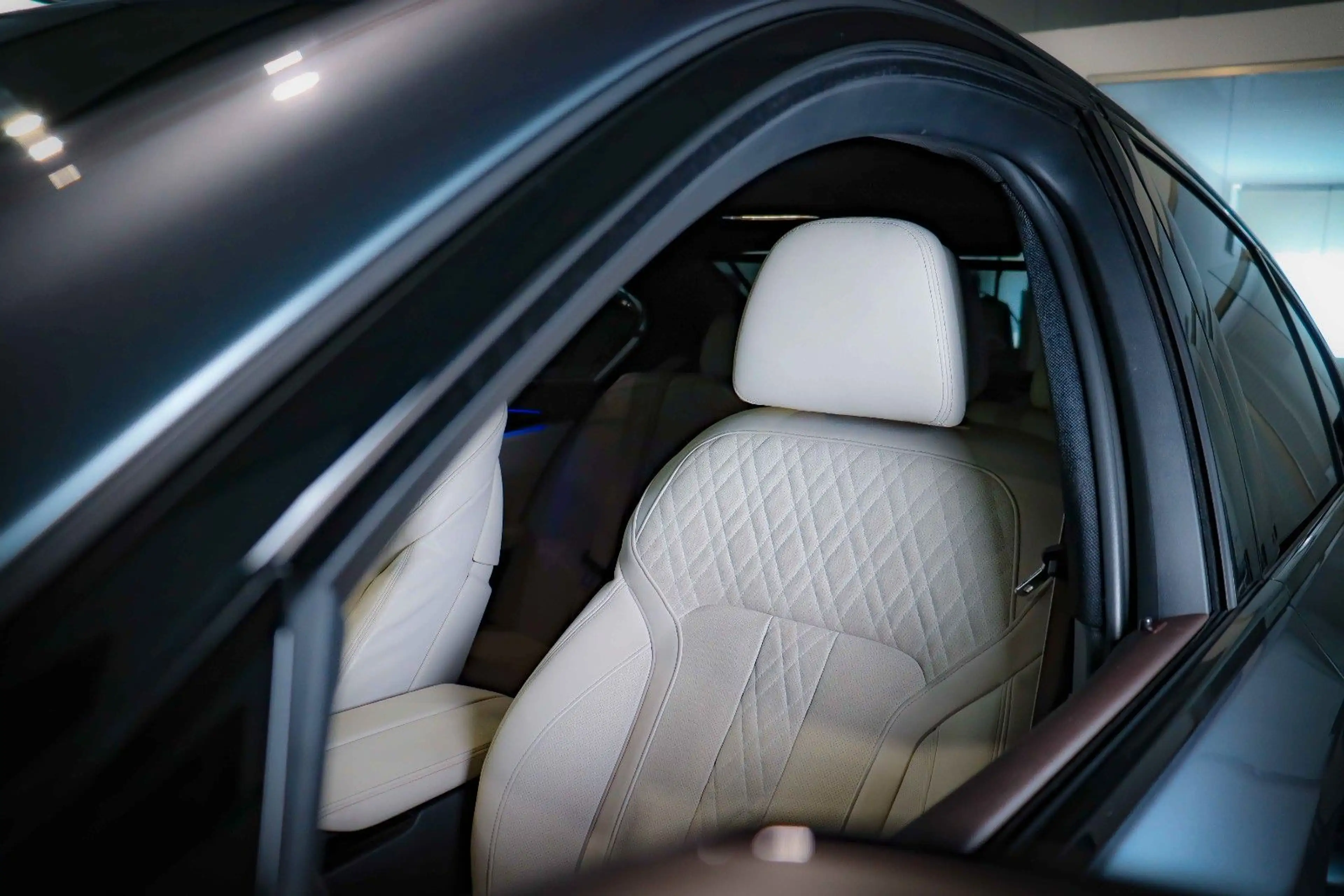 BMW 550 i xDrive GLASDACH*SOFT-CLOSE*KEYLES*H&K*VOLL — photo 14