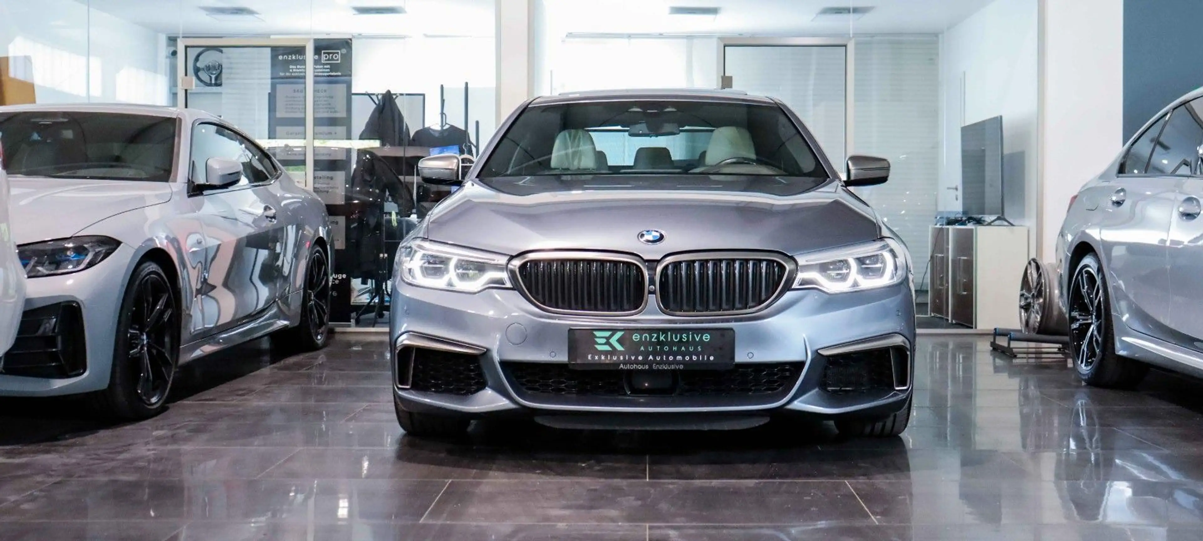 BMW 550 i xDrive GLASDACH*SOFT-CLOSE*KEYLES*H&K*VOLL — photo 2