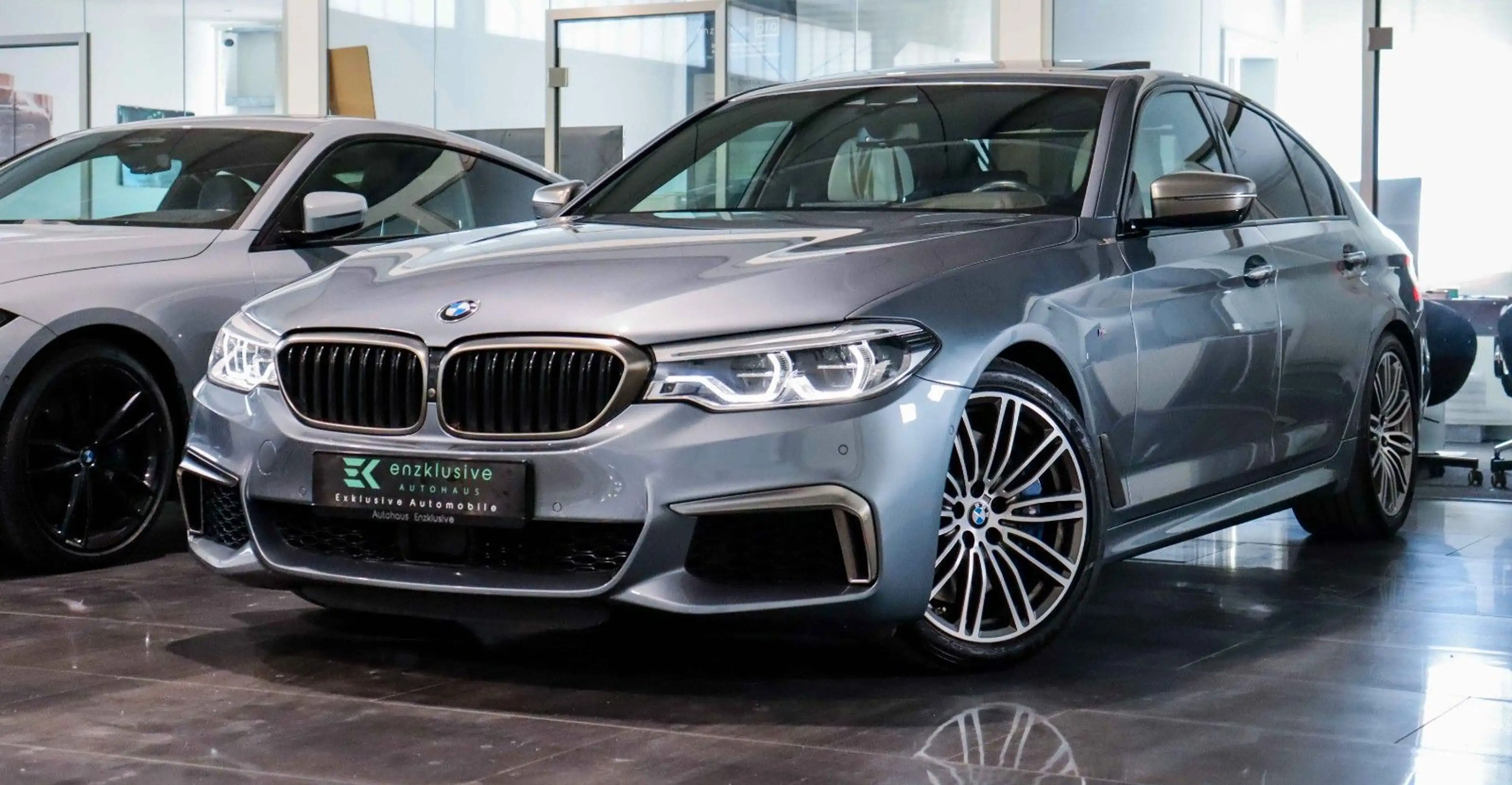 BMW 550 i xDrive GLASDACH*SOFT-CLOSE*KEYLES*H&K*VOLL — photo 6