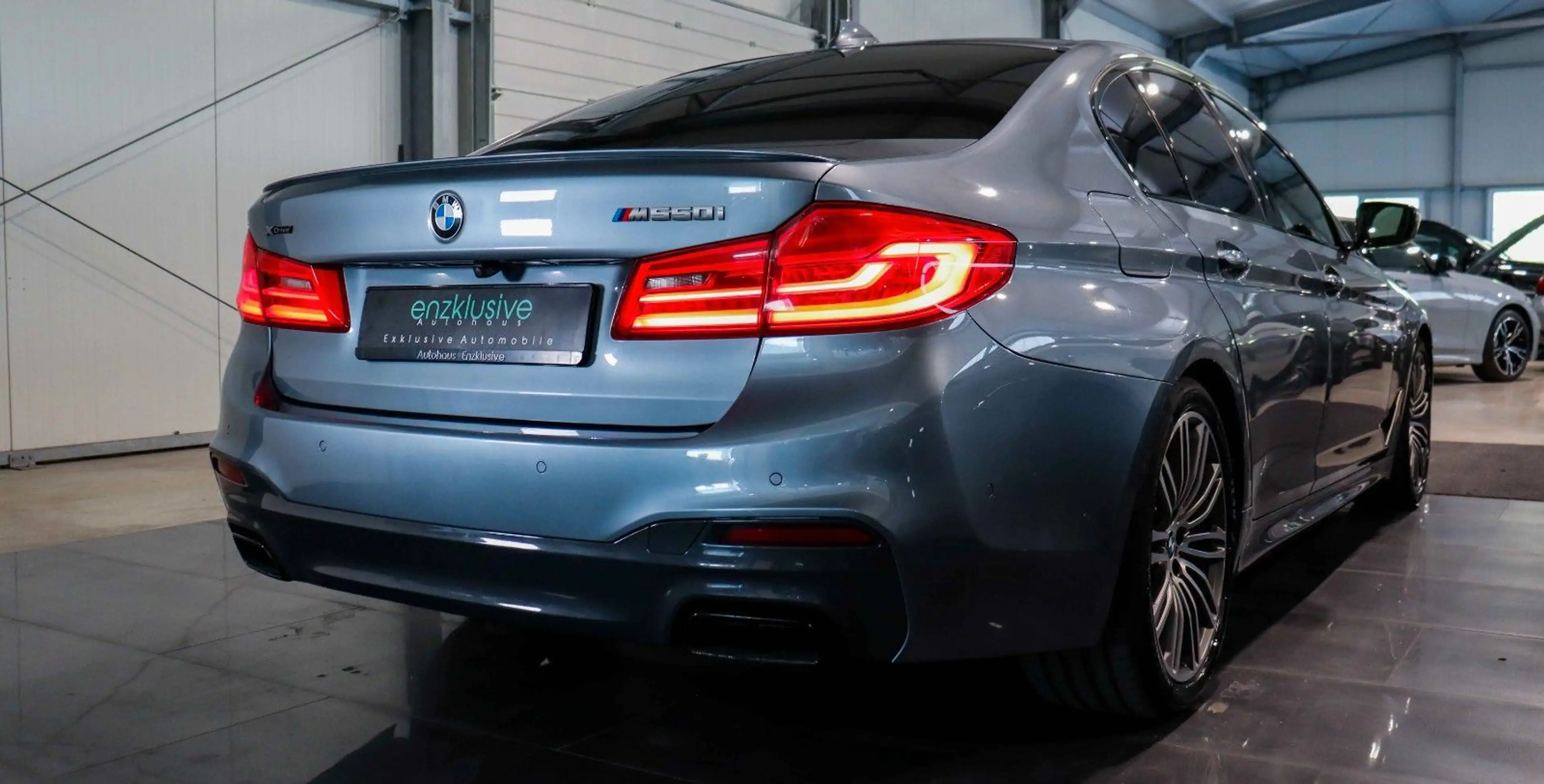 BMW 550 i xDrive GLASDACH*SOFT-CLOSE*KEYLES*H&K*VOLL — photo 11