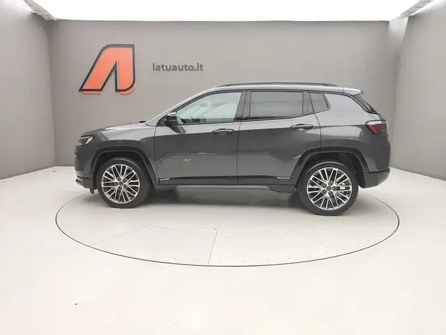 Jeep Compass view 4