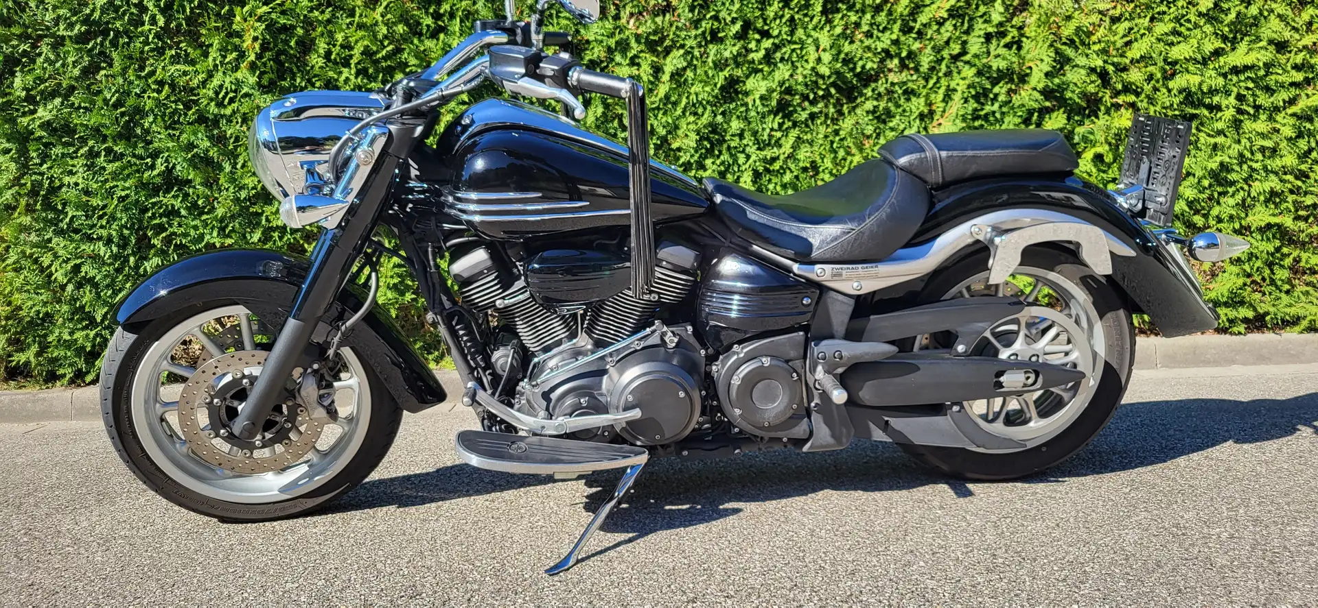 Yamaha XV 1900 Black - 1