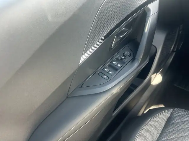 Peugeot 2008 view 14