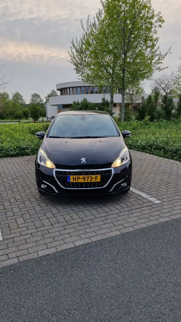Peugeot 208 1.6 B.HDi BL Execut. Zwart - 2