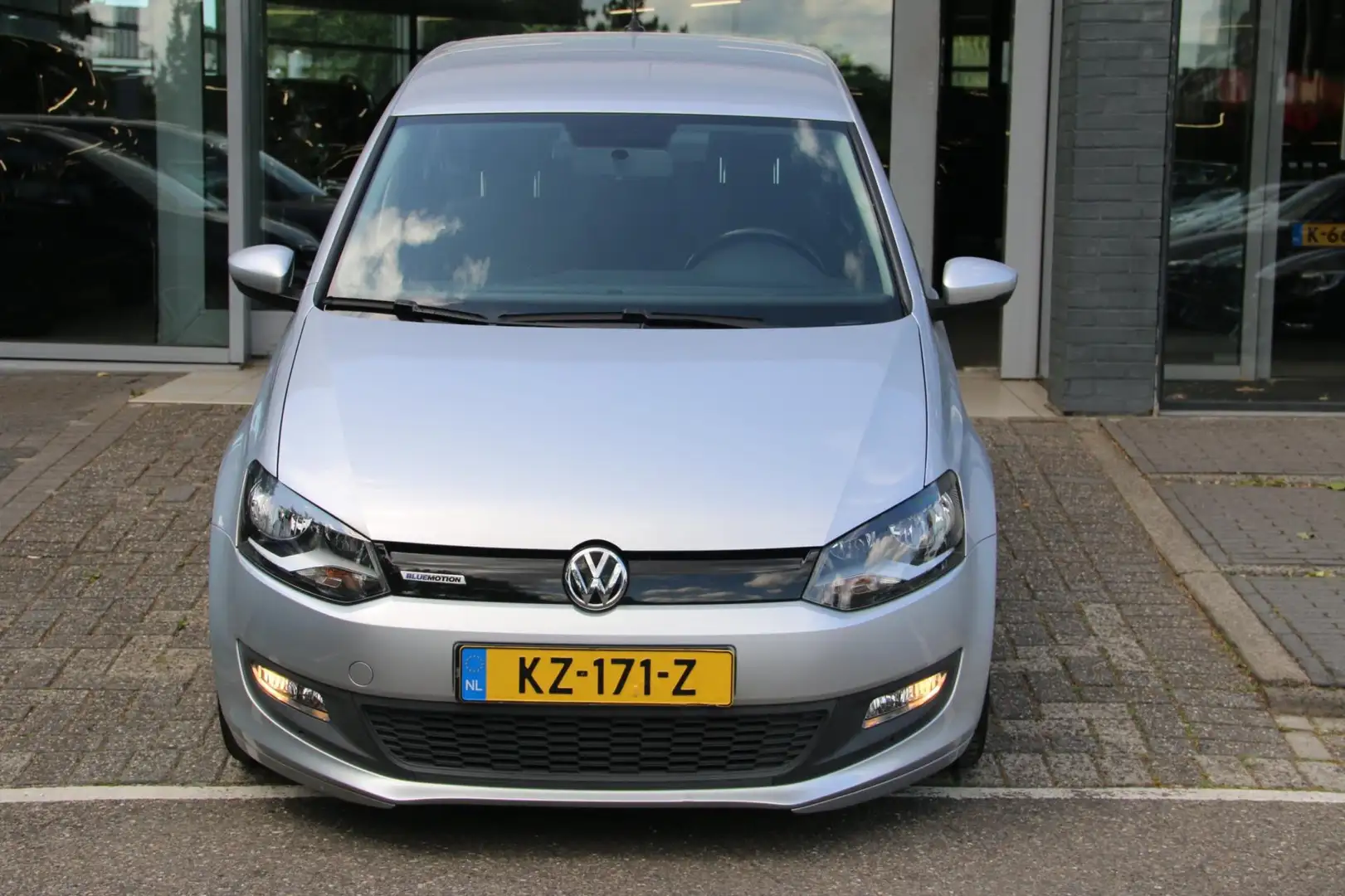 Volkswagen Polo 1.0 BlueMotion NAVI NL-AUTO NAP! Grijs - 2