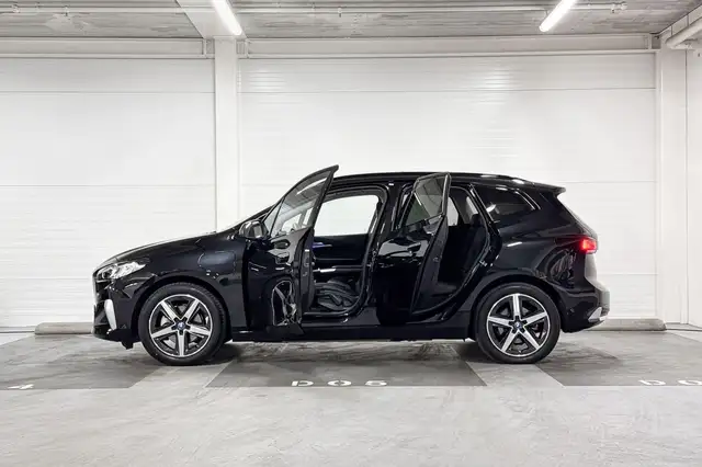 BMW 2 Series view 3