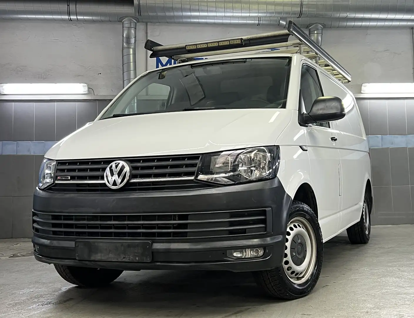 Volkswagen T6 Transporter 4Motion*AHK*1.Besitz*Gepäckträger*PDC*Leder Weiß - 2