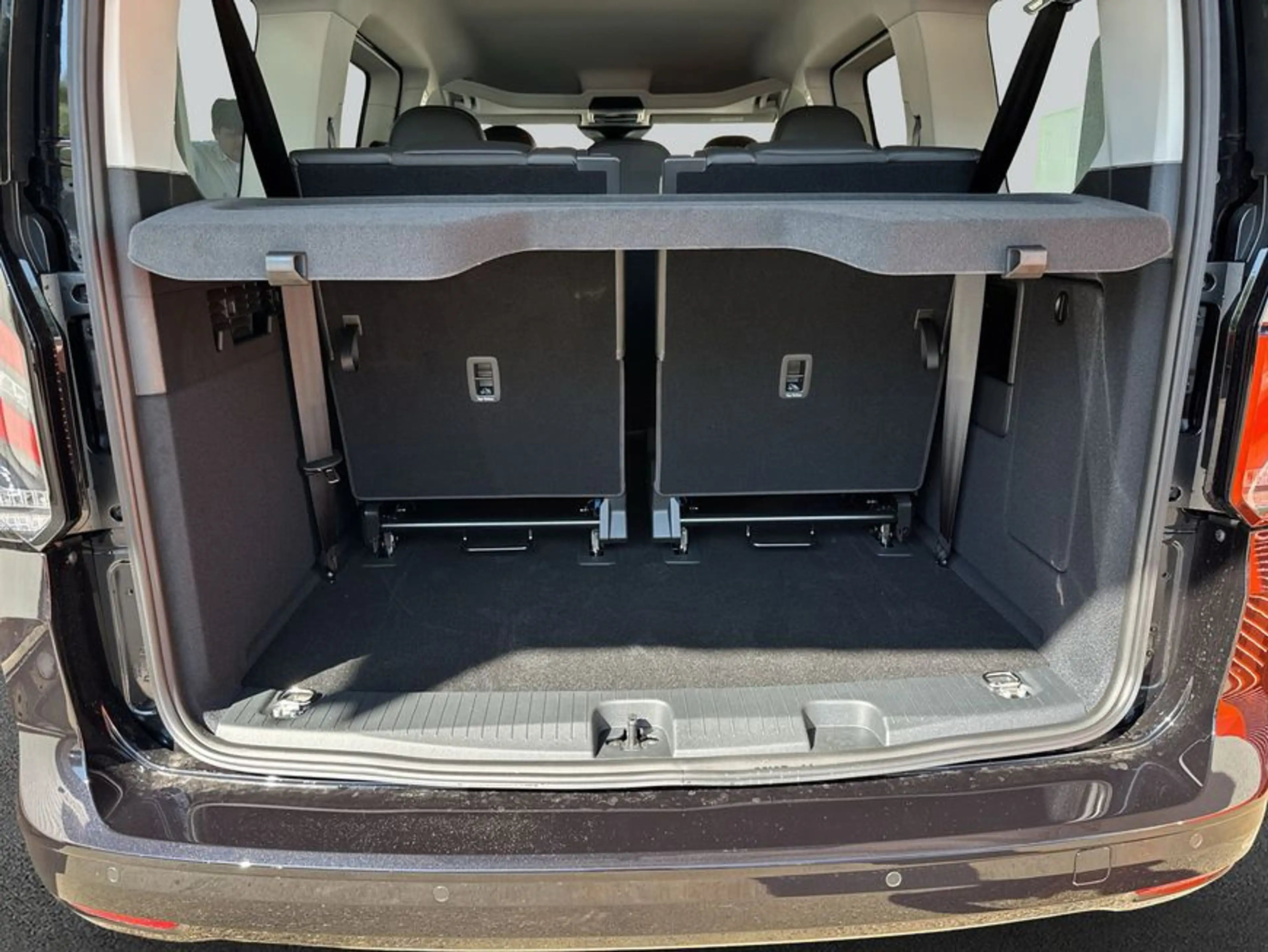 Ford Grand Tourneo Connect 2.0 Aut. TITANIUM LED GJR — photo 8