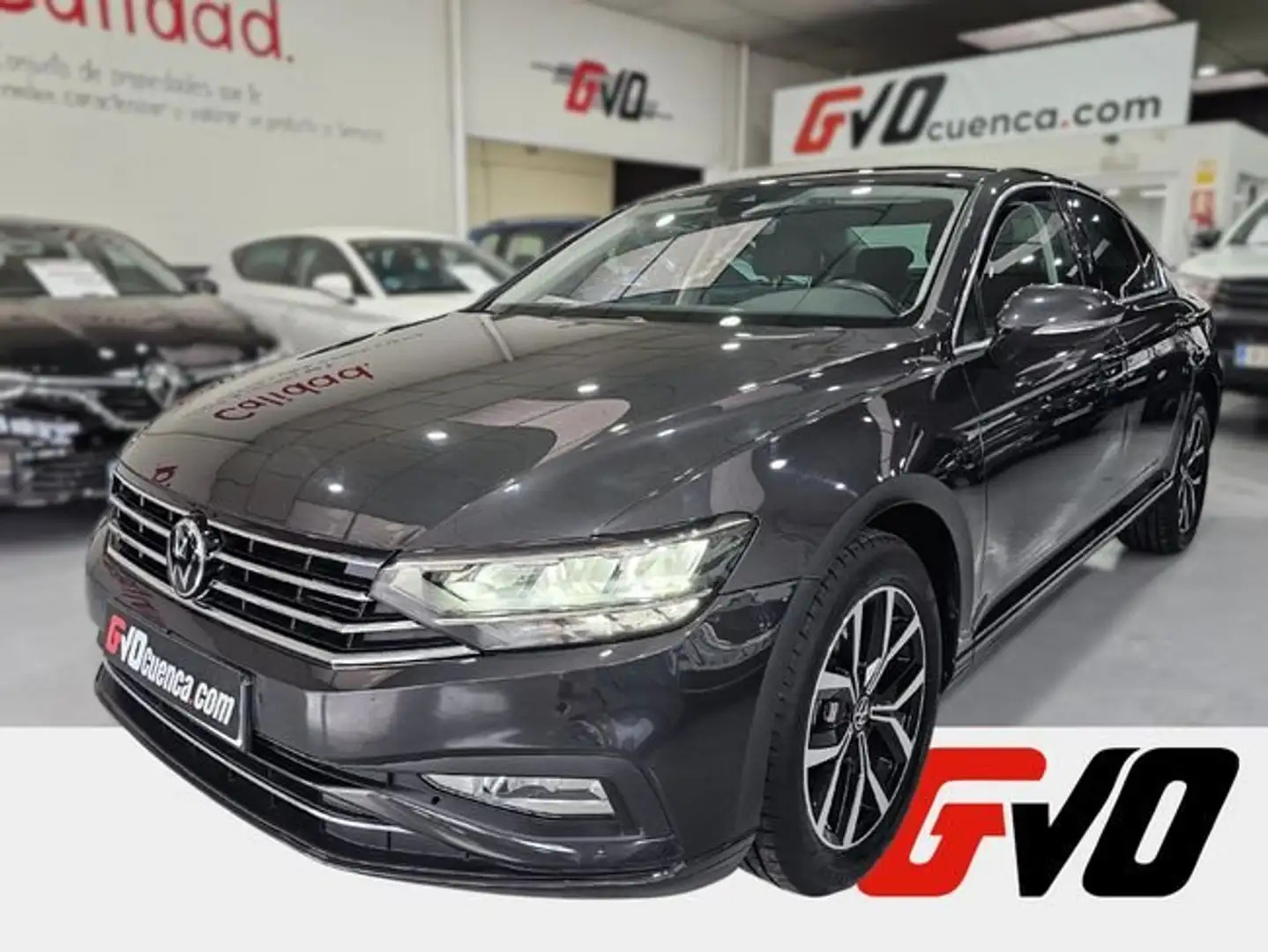 Volkswagen Passat 2.0TDI EVO Executive DSG7 90kW Gris - 1