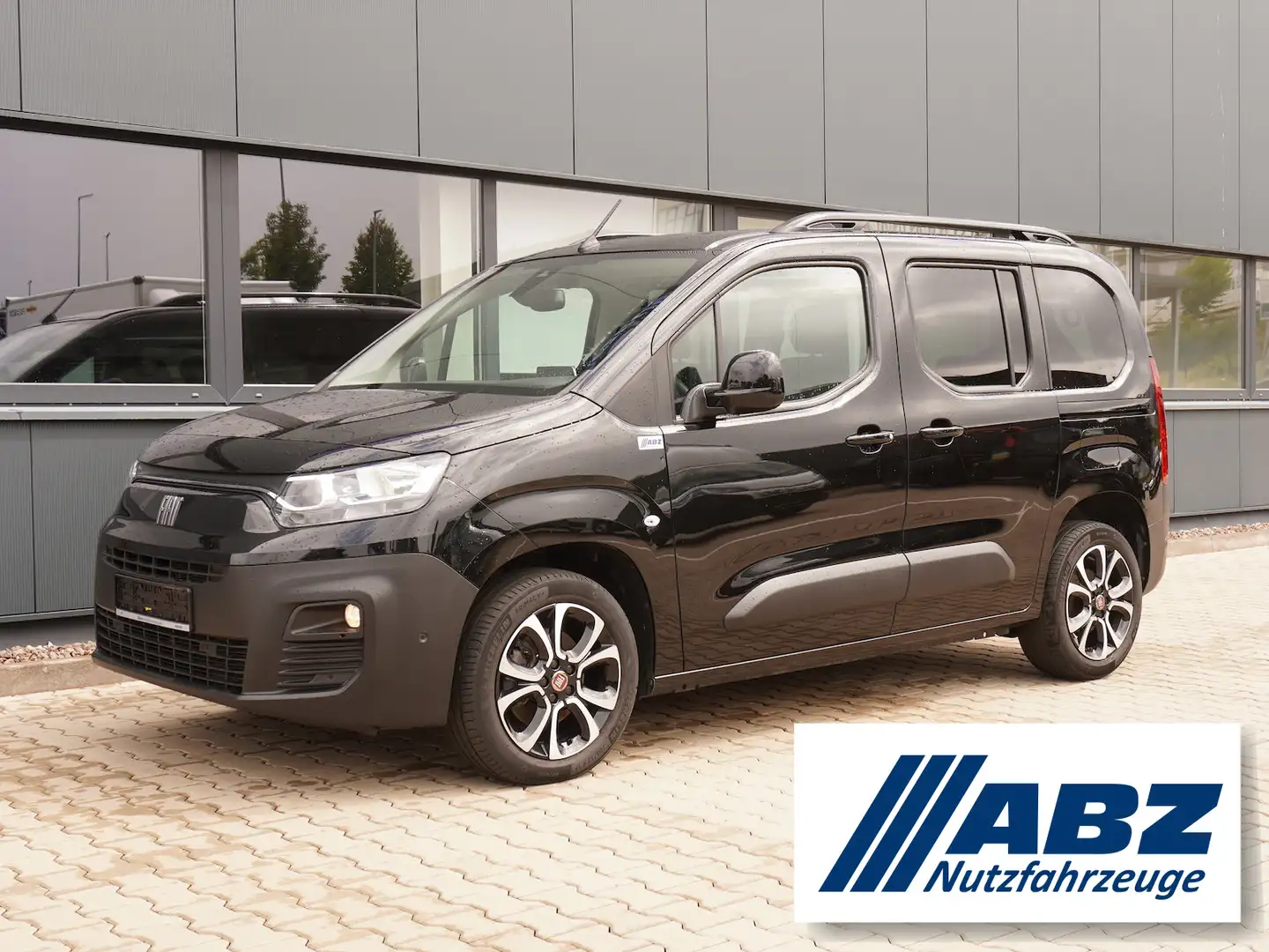 Fiat Doblo Kombi 1.5 / Automatik / Panoramadach Schwarz - 1