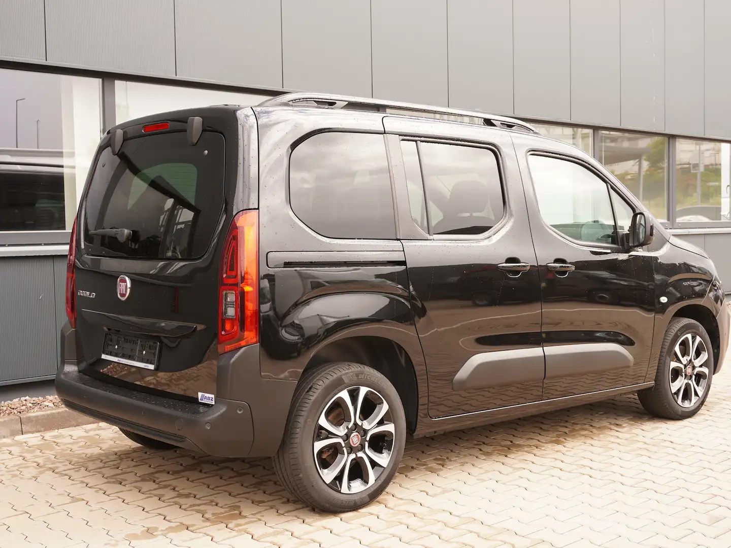 Fiat Doblo Kombi 1.5 / Automatik / Panoramadach Schwarz - 2