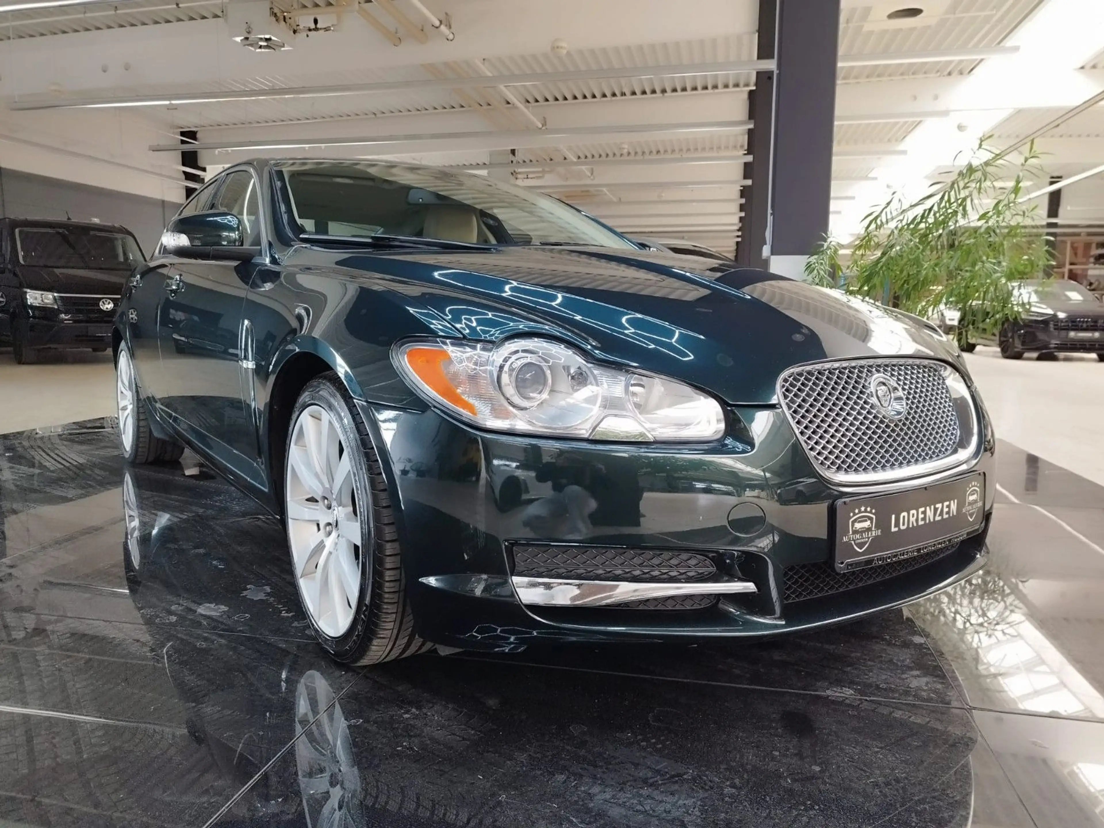 Jaguar XF 2.7 V6 Diesel Premium Luxury Pano Xenon — photo 4