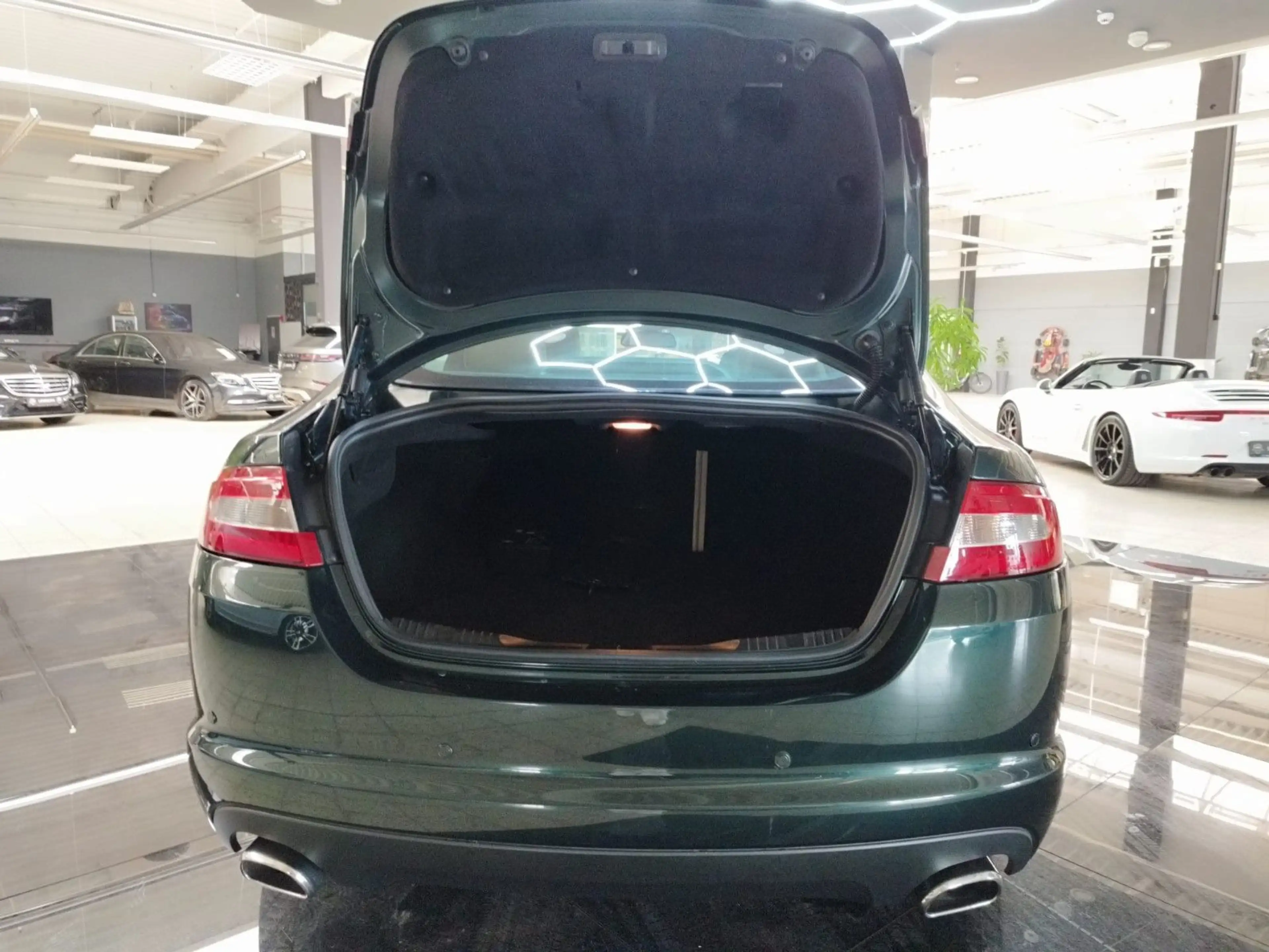 Jaguar XF 2.7 V6 Diesel Premium Luxury Pano Xenon — photo 7