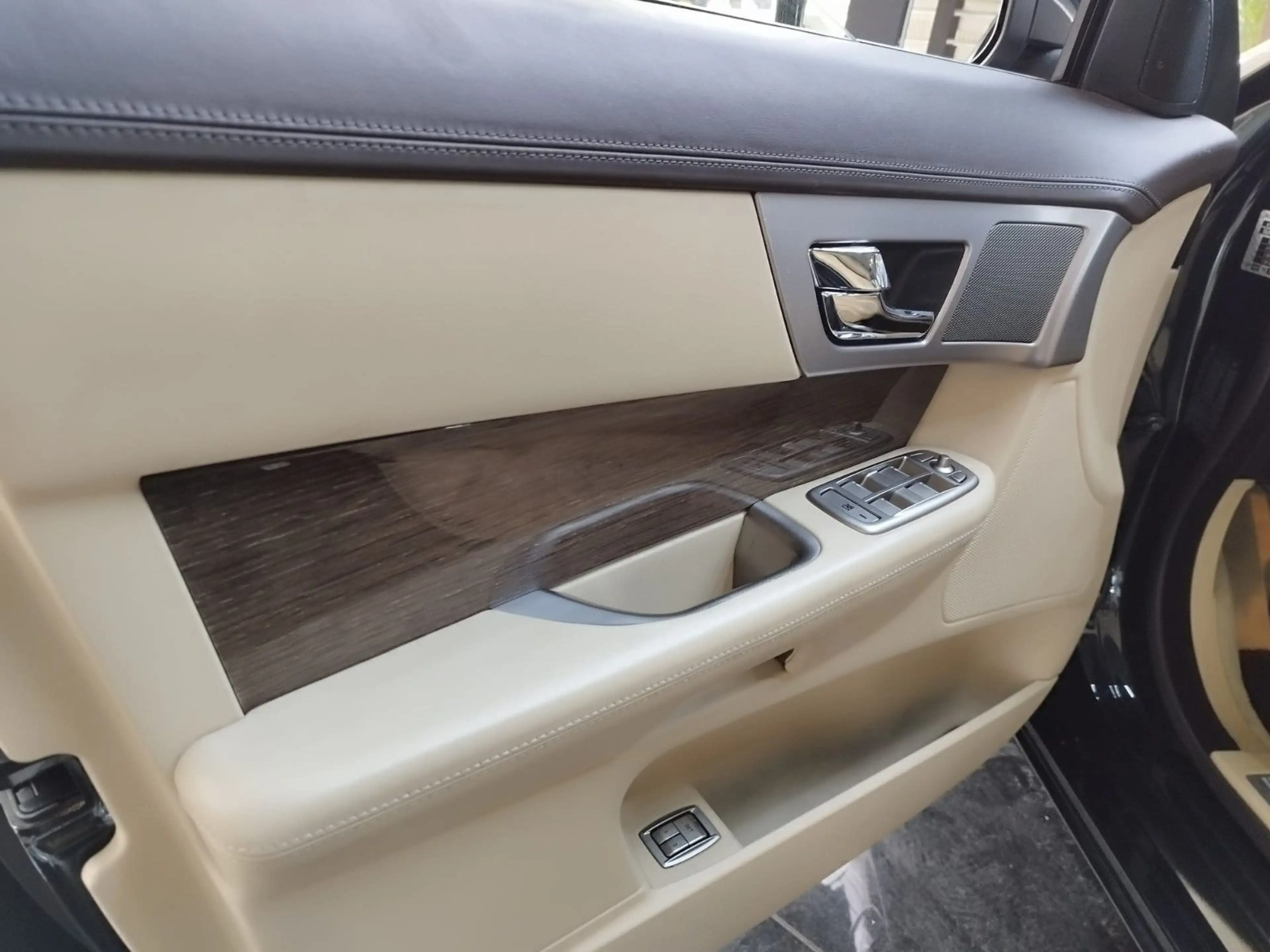 Jaguar XF 2.7 V6 Diesel Premium Luxury Pano Xenon — photo 13