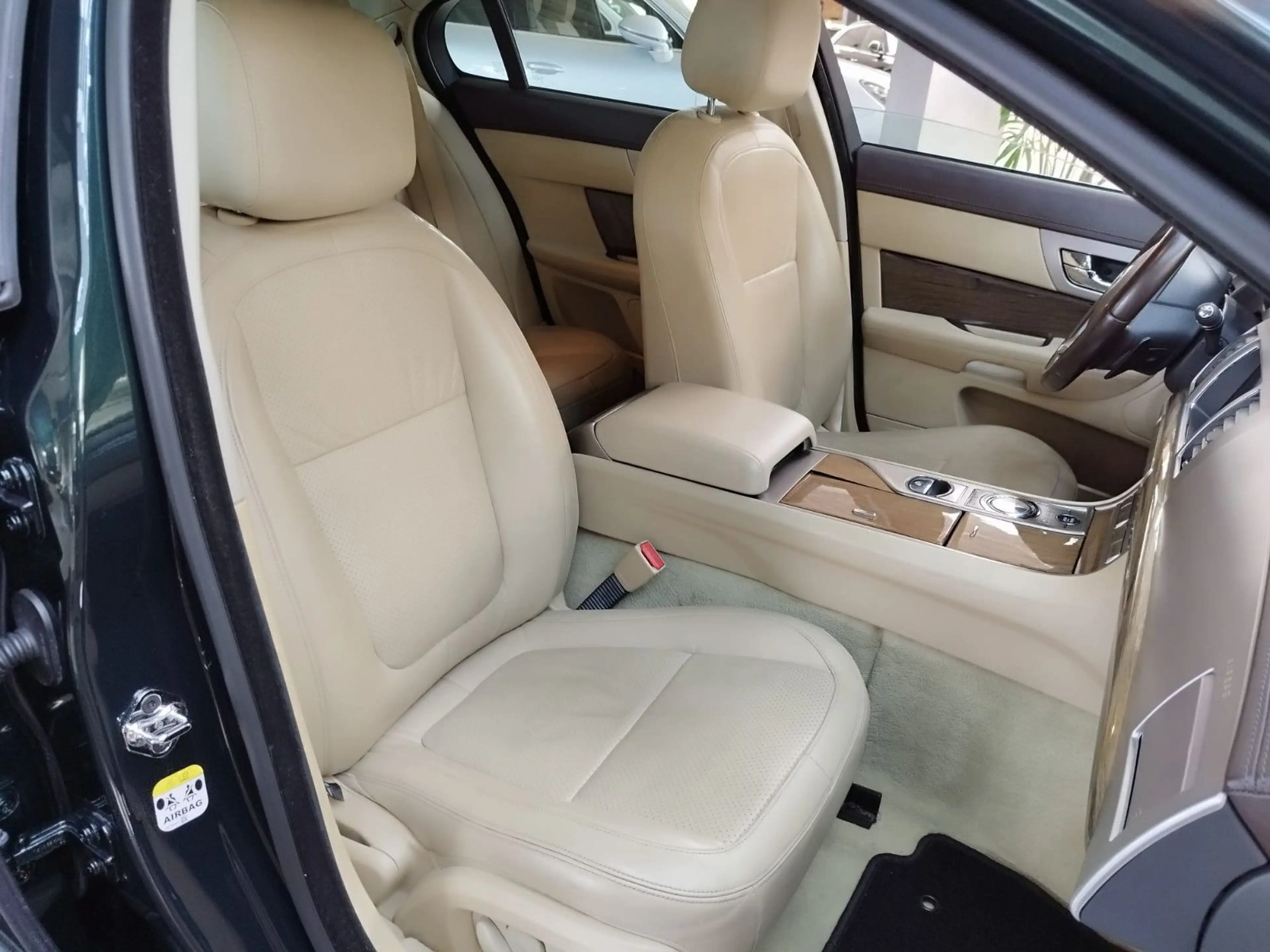 Jaguar XF 2.7 V6 Diesel Premium Luxury Pano Xenon — photo 15