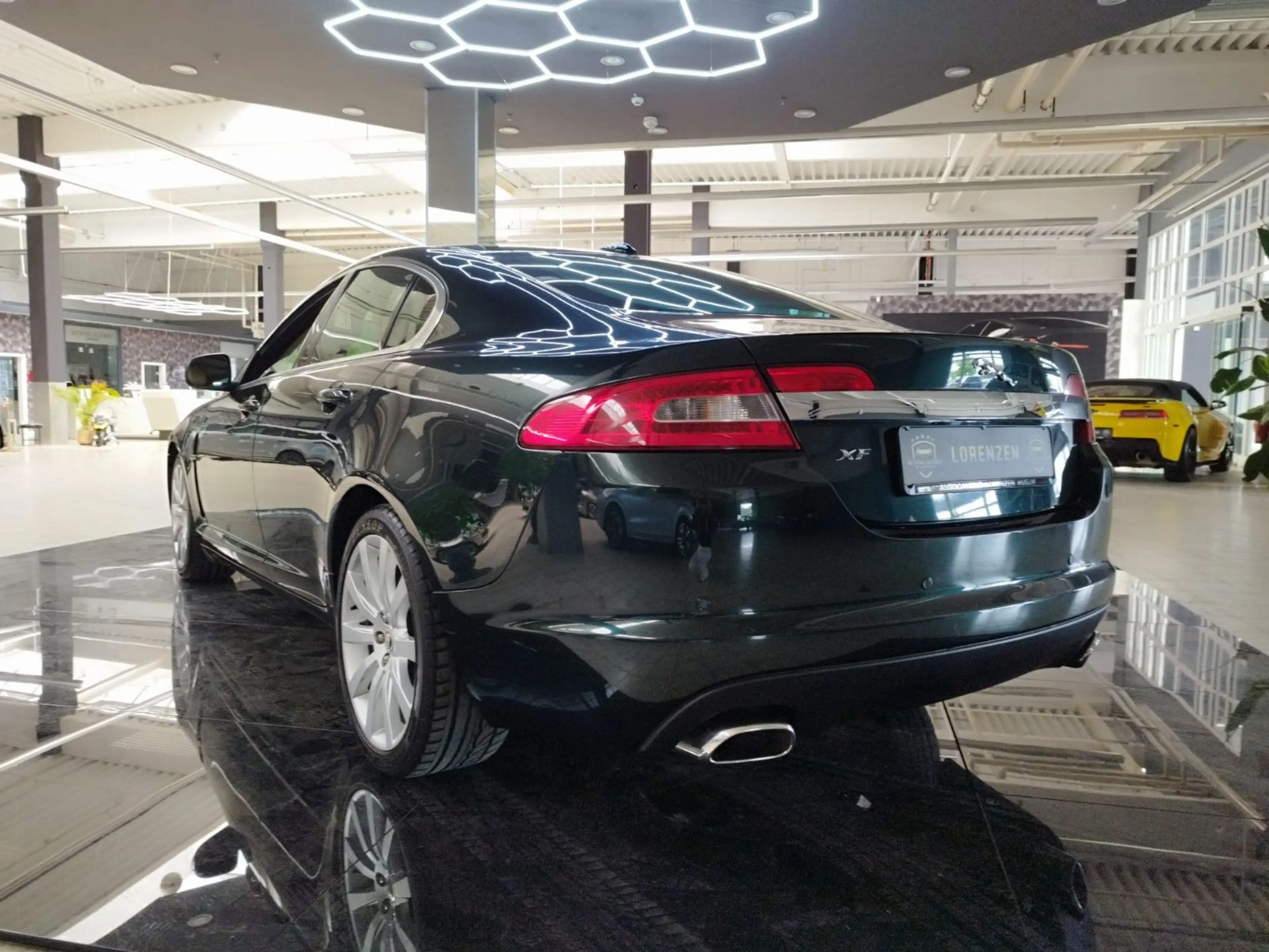 Jaguar XF 2.7 V6 Diesel Premium Luxury Pano Xenon — photo 8