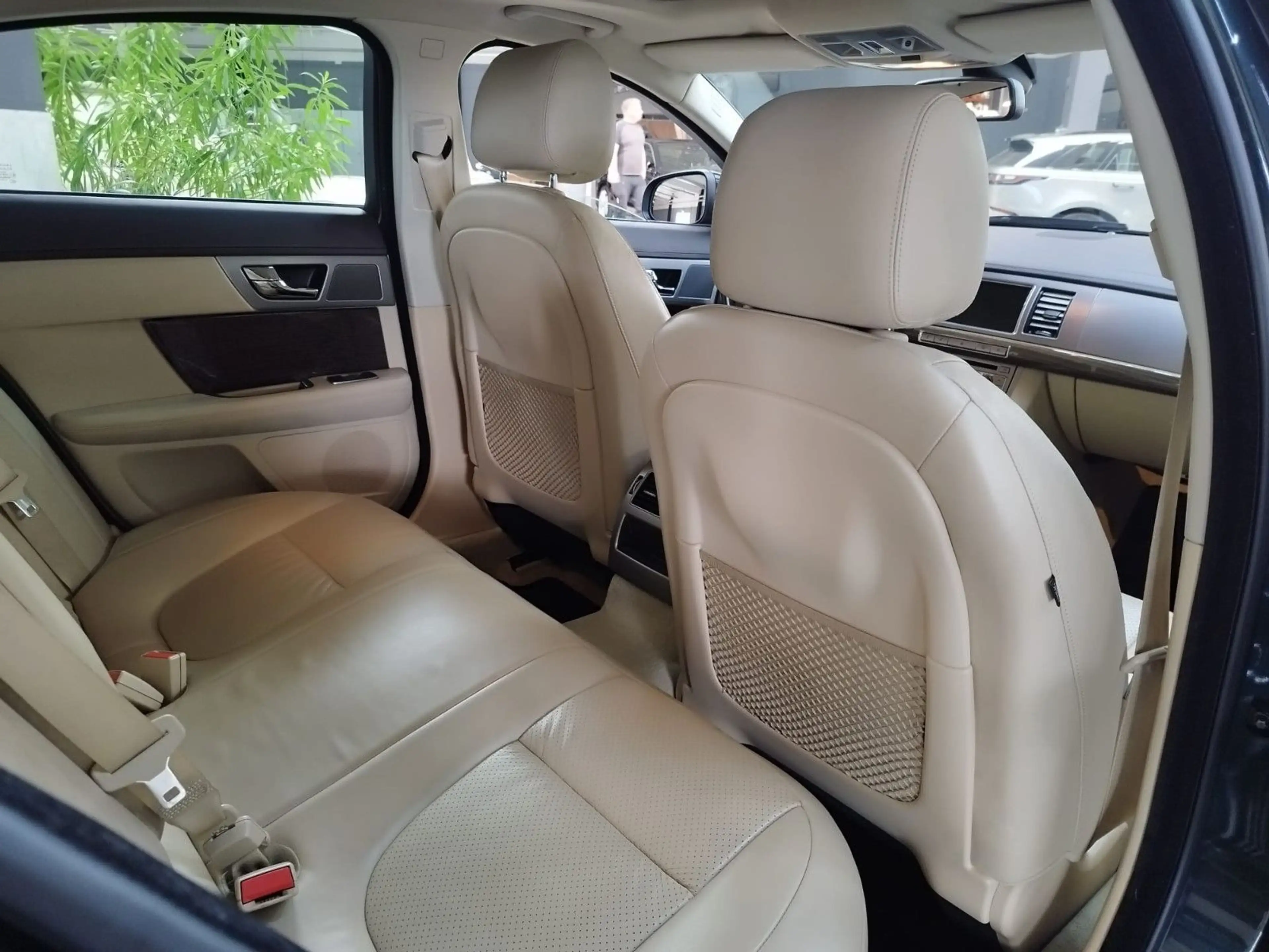 Jaguar XF 2.7 V6 Diesel Premium Luxury Pano Xenon — photo 11