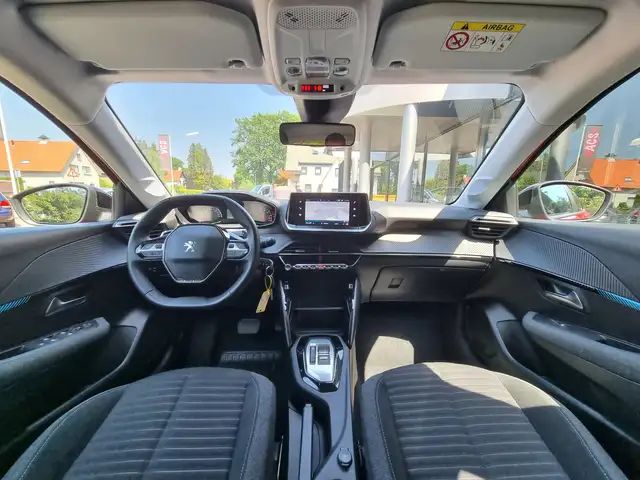 Peugeot 208 view 3