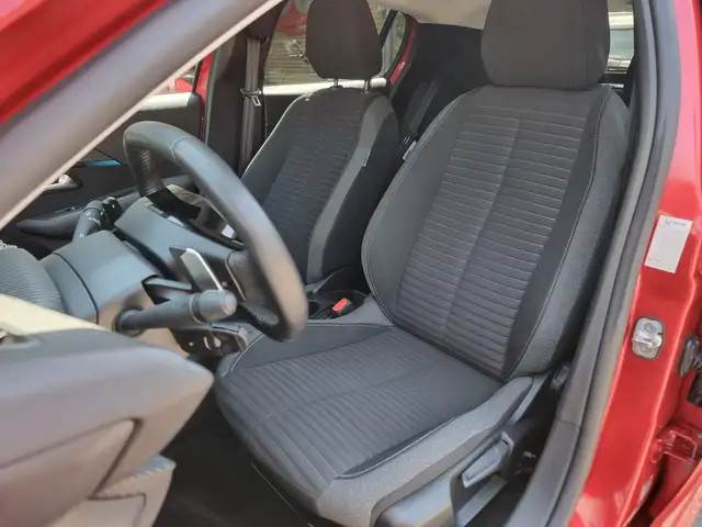 Peugeot 208 view 14