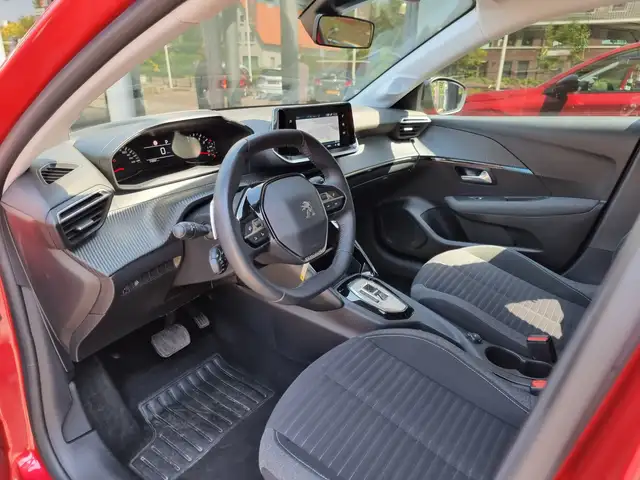 Peugeot 208 view 13