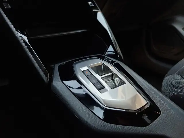 Peugeot 208 view 18
