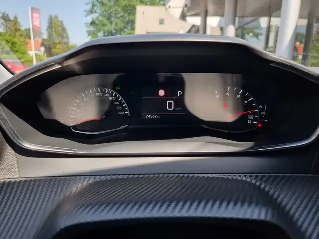 Peugeot 208 view 16