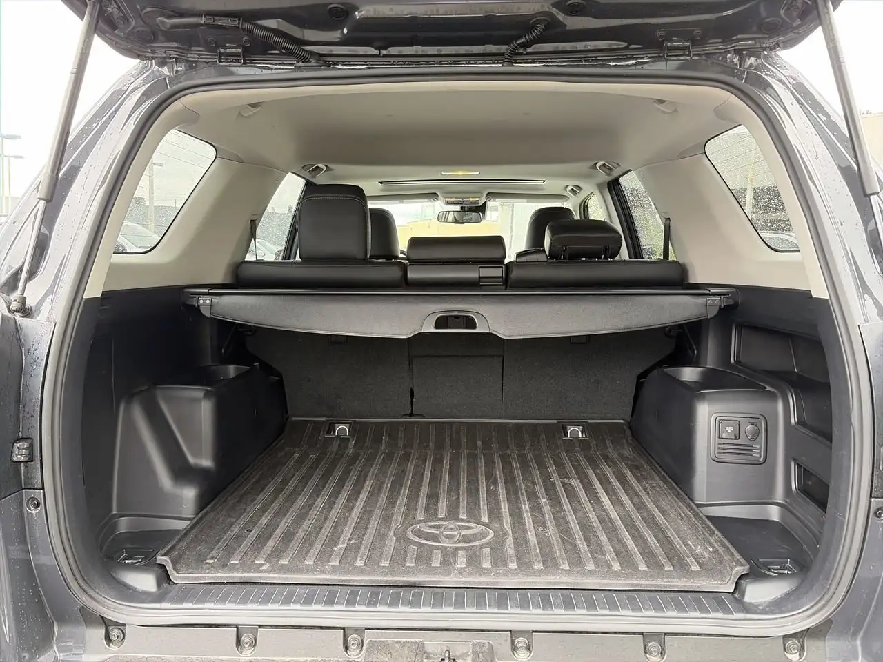 Toyota 4-Runner снимка Toyota 4-Runner
