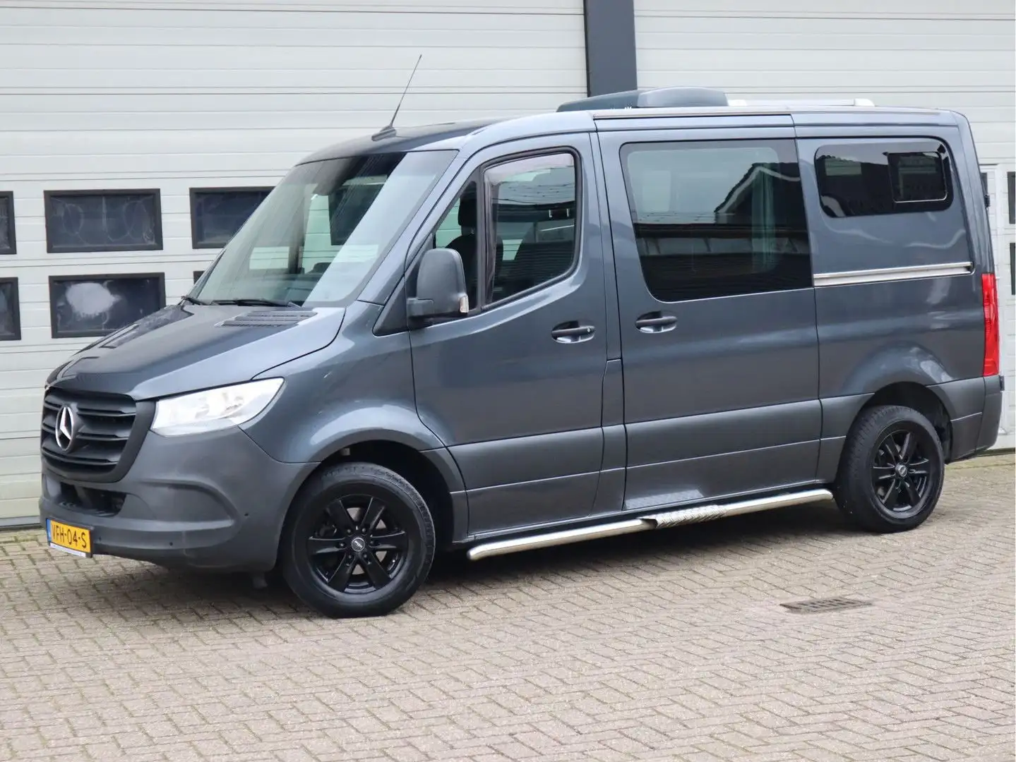 Mercedes-Benz Sprinter 211 CDI Euro 6 Camper Van Zwart - 1