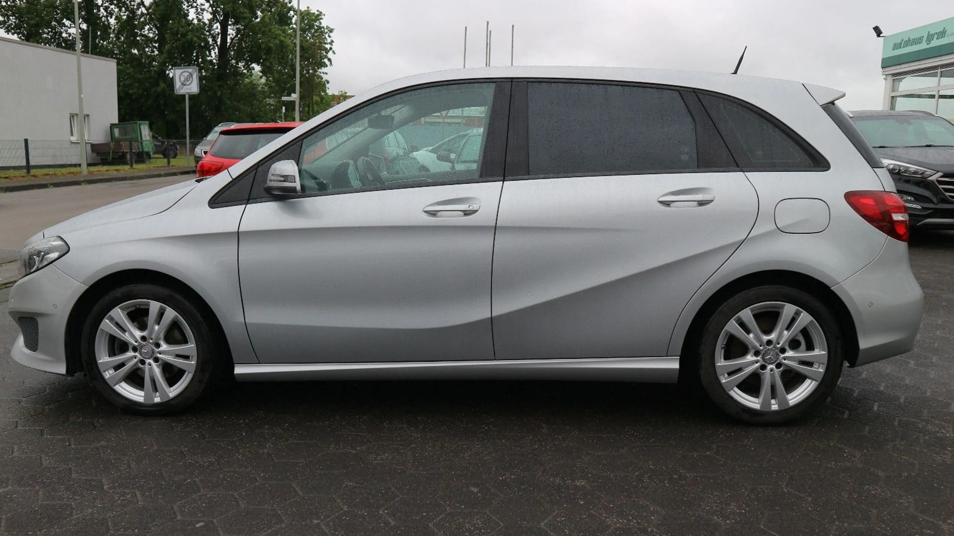 Mercedes-Benz B 220 CDI / d Navi/PDC+Kamera/AHK./Automatik. — photo 9