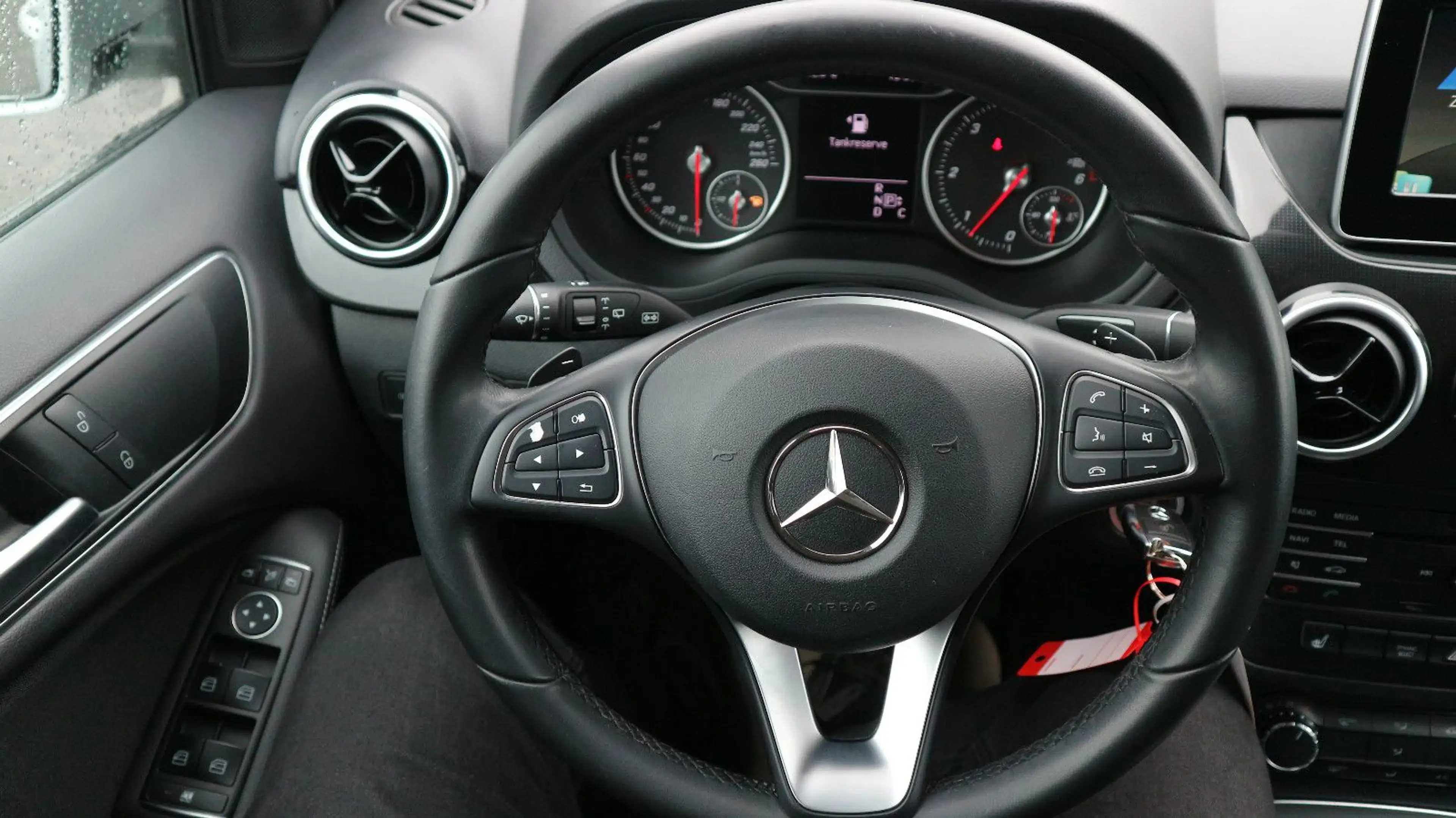 Mercedes-Benz B 220 CDI / d Navi/PDC+Kamera/AHK./Automatik. — photo 12