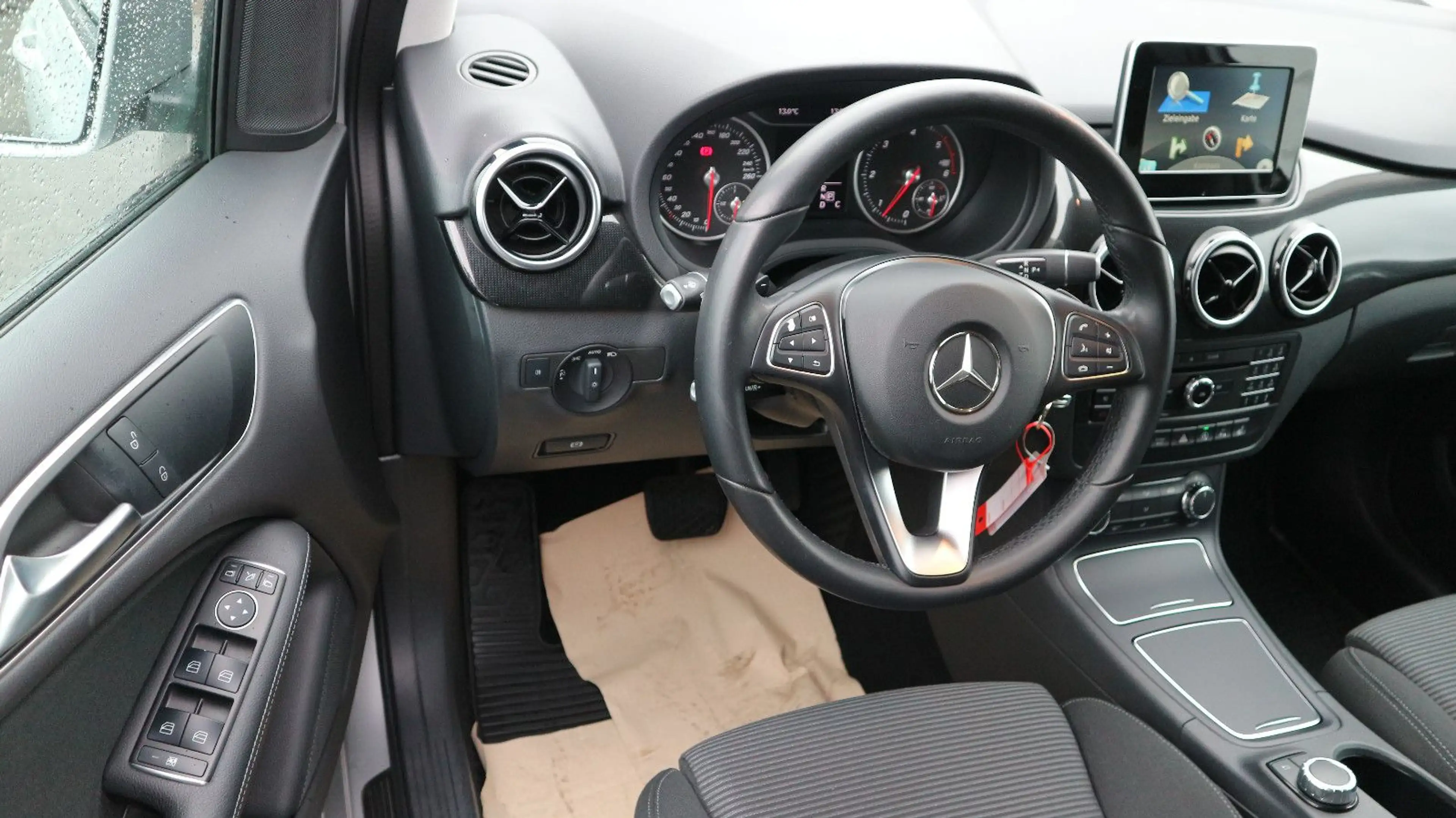 Mercedes-Benz B 220 CDI / d Navi/PDC+Kamera/AHK./Automatik. — photo 11