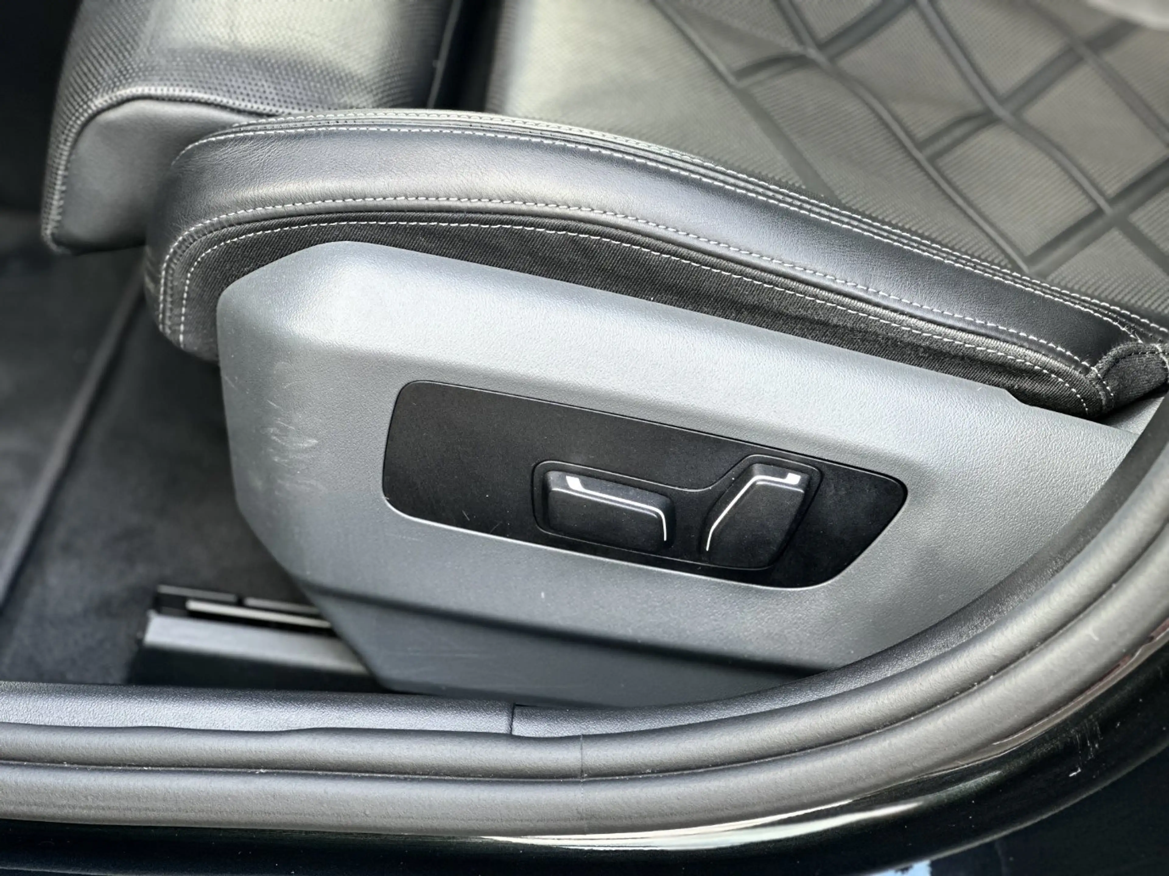 BMW i5 eDrive40 Limousine M Sportpaket HK HiFi DAB — photo 12