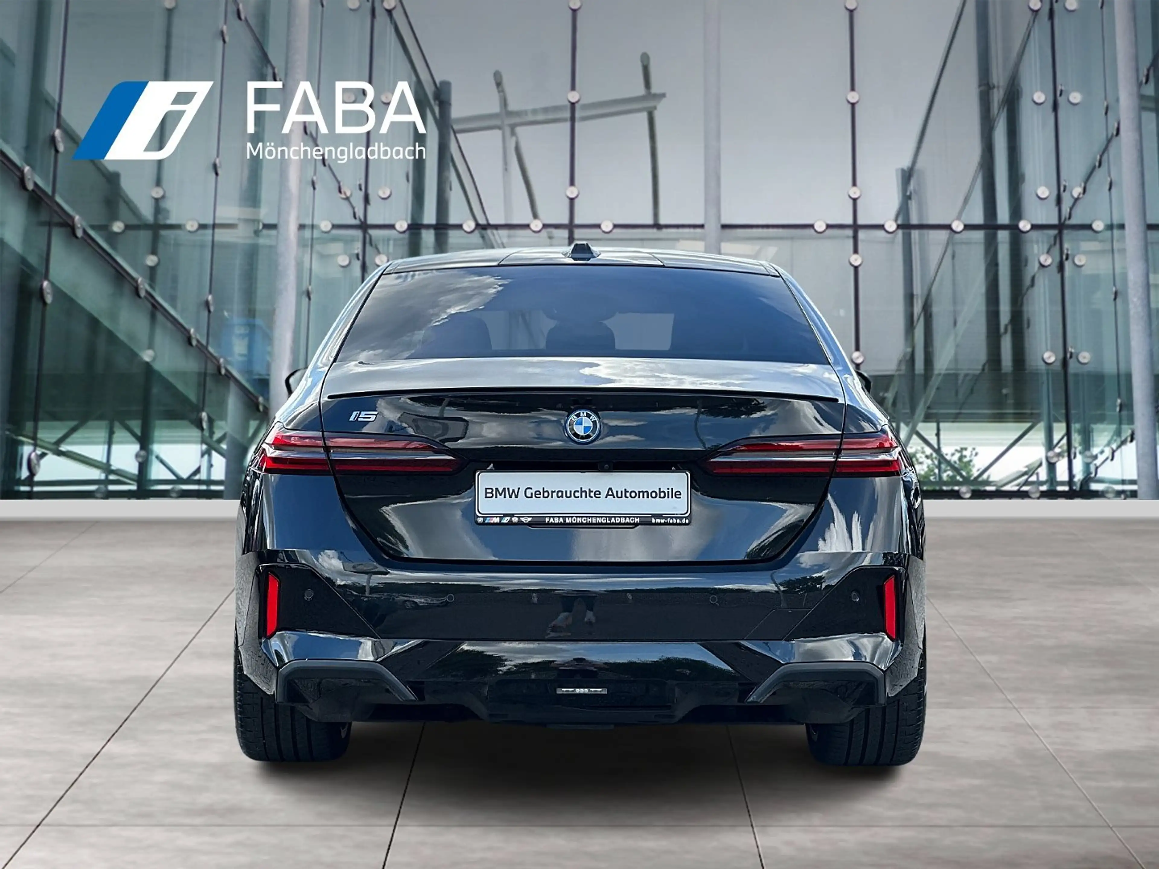BMW i5 eDrive40 Limousine M Sportpaket HK HiFi DAB — photo 3