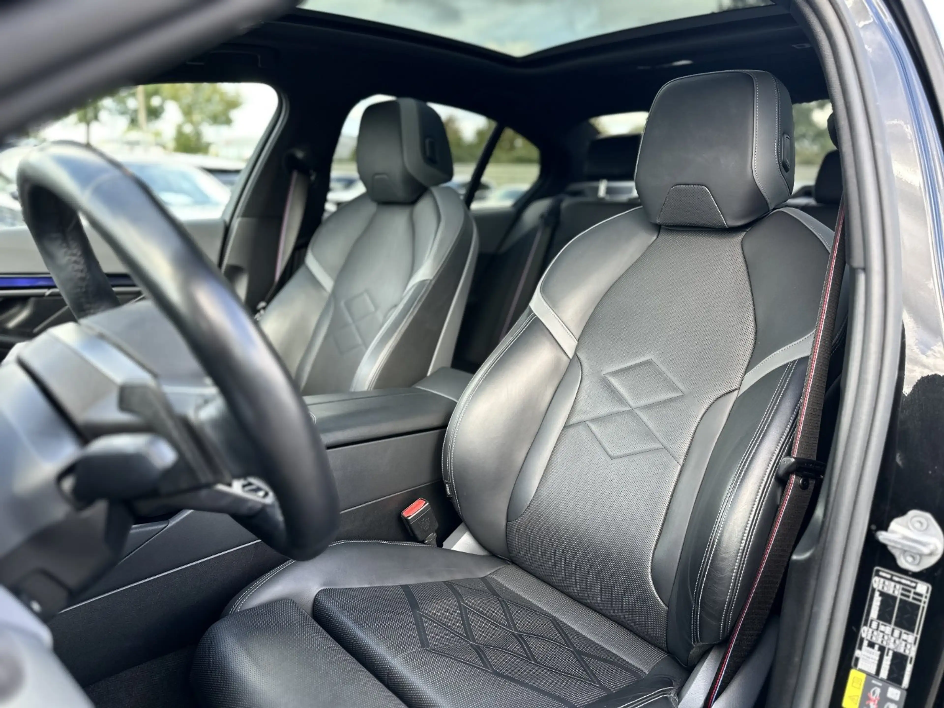 BMW i5 eDrive40 Limousine M Sportpaket HK HiFi DAB — photo 14