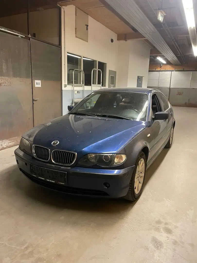 BMW 318 318d - 1