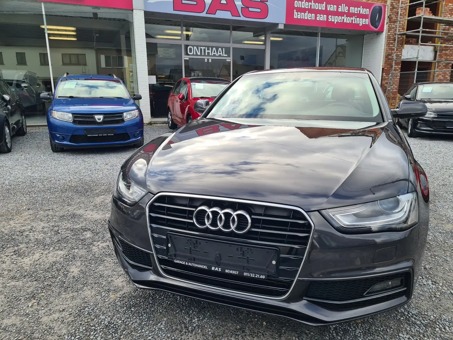 Audi A4 2.0 TDi S line Multitronic☆1jOMNIUMGARANTIE☆NAVI☆ Grijs - 2