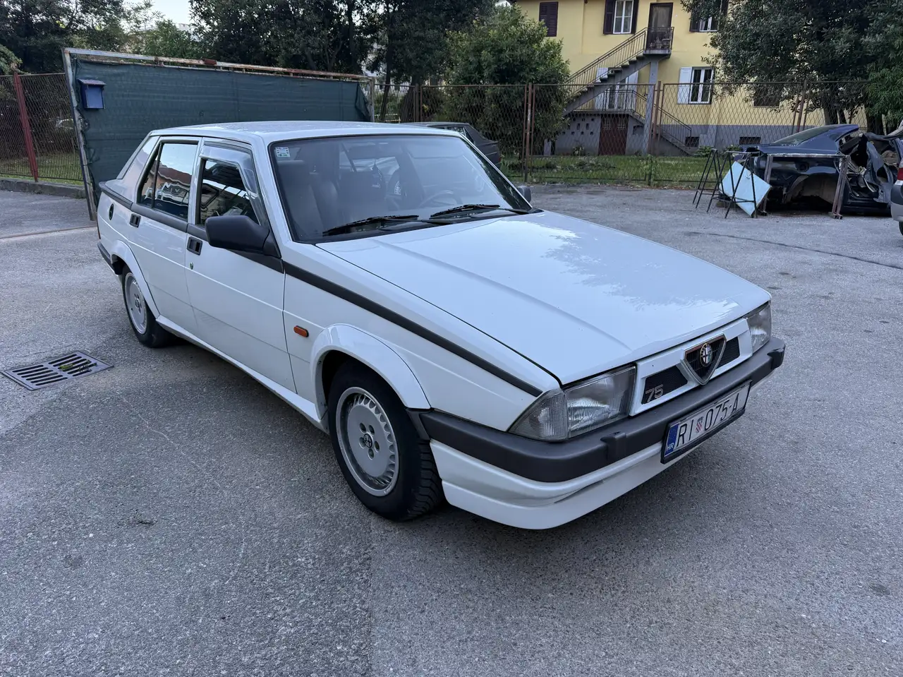 Alfa Romeo 75 Twin Spark 2.0, foto 2