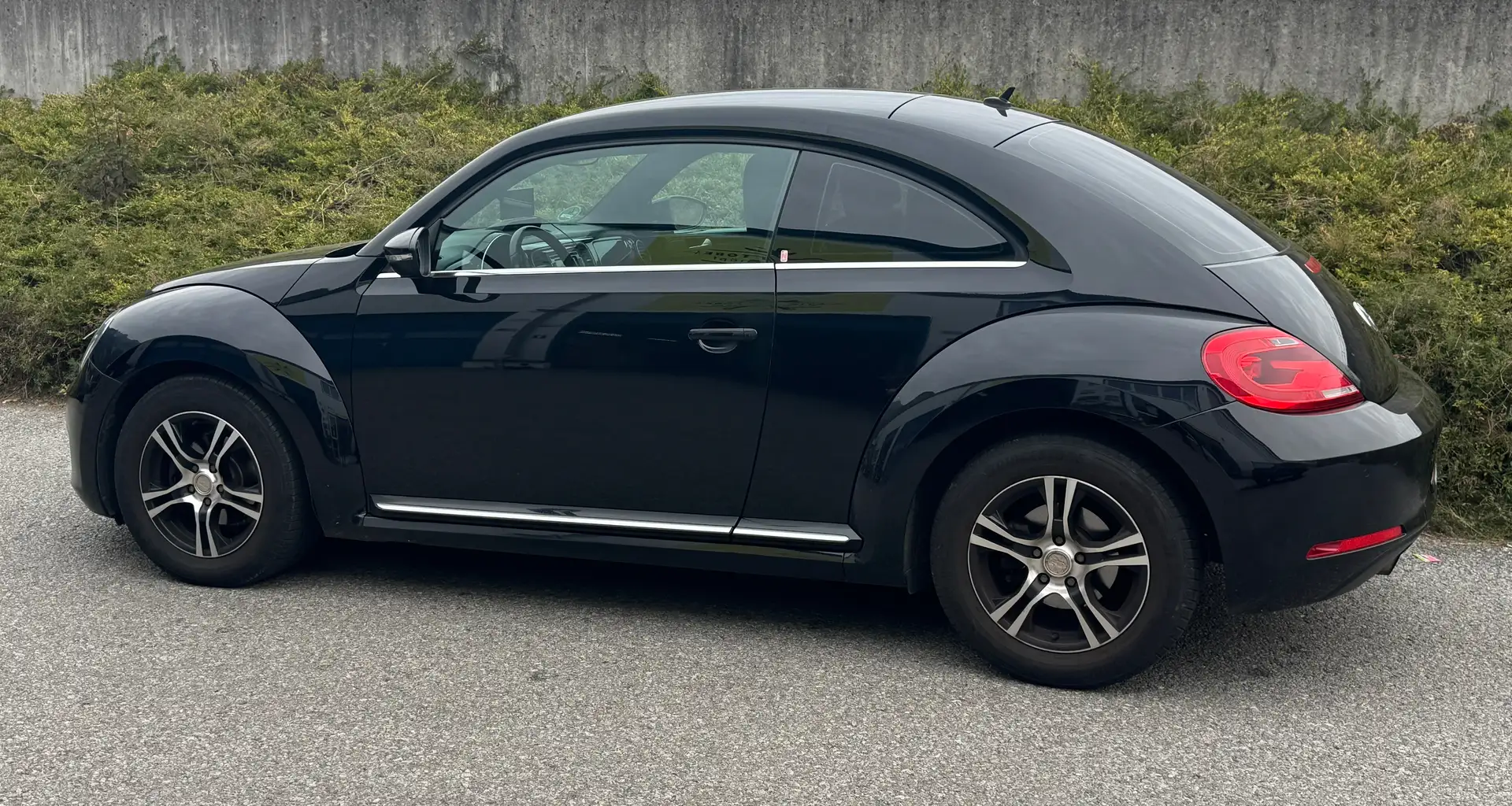 Volkswagen Beetle Beetle 1,6 TDI Design Design Schwarz - 1