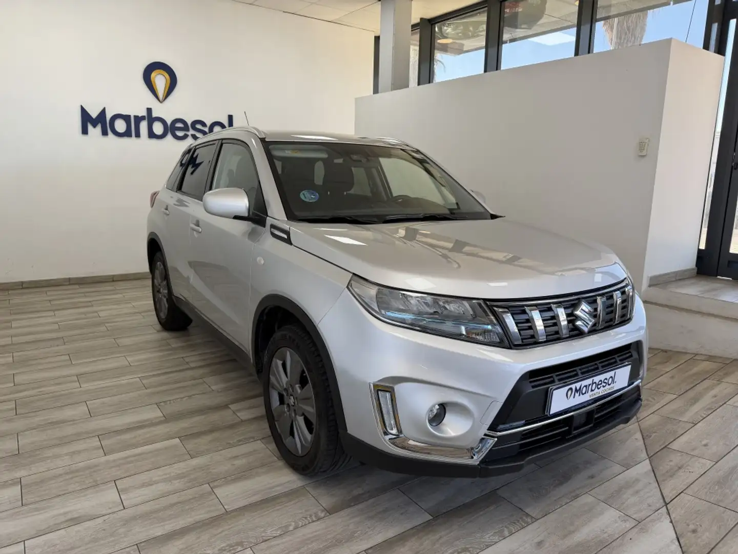 Suzuki Vitara 1.4T GLE 4WD Mild Hybrid Plateado - 2